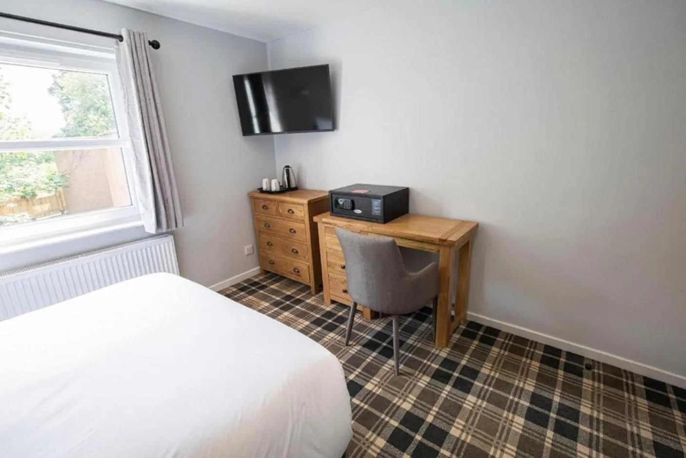 TV and multimedia, Bed in Crown Hotel & Bar