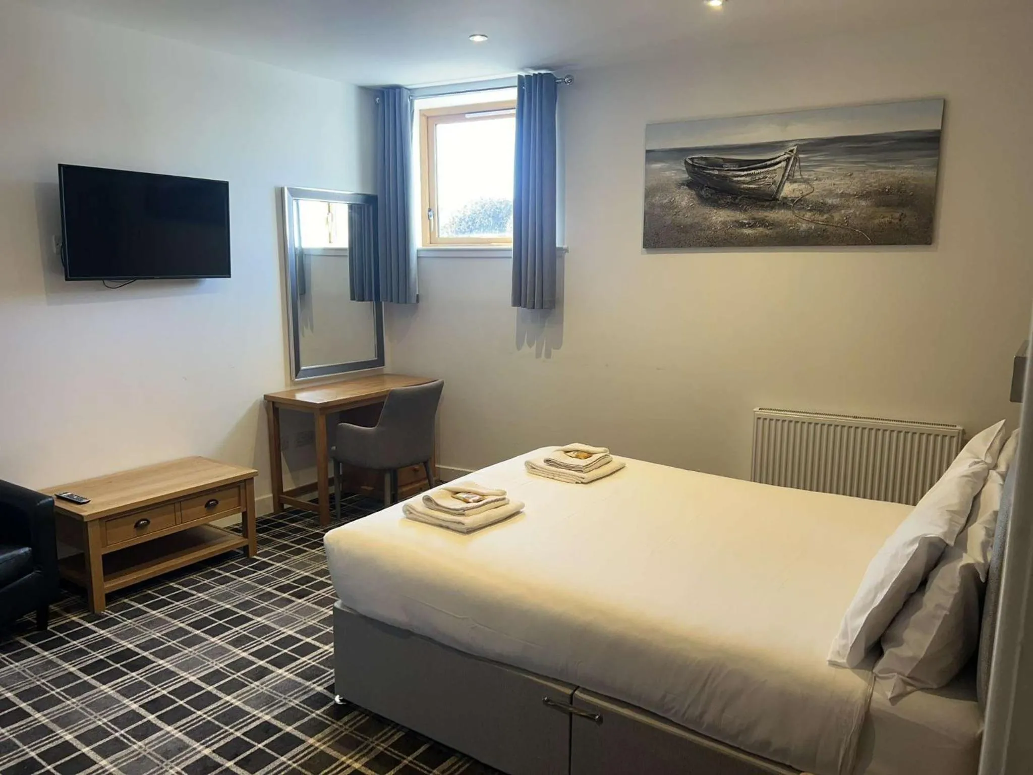 TV and multimedia, Bed in Crown Hotel & Bar