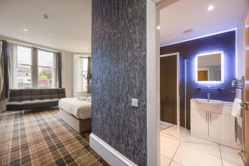 Crown Hotel & Bar