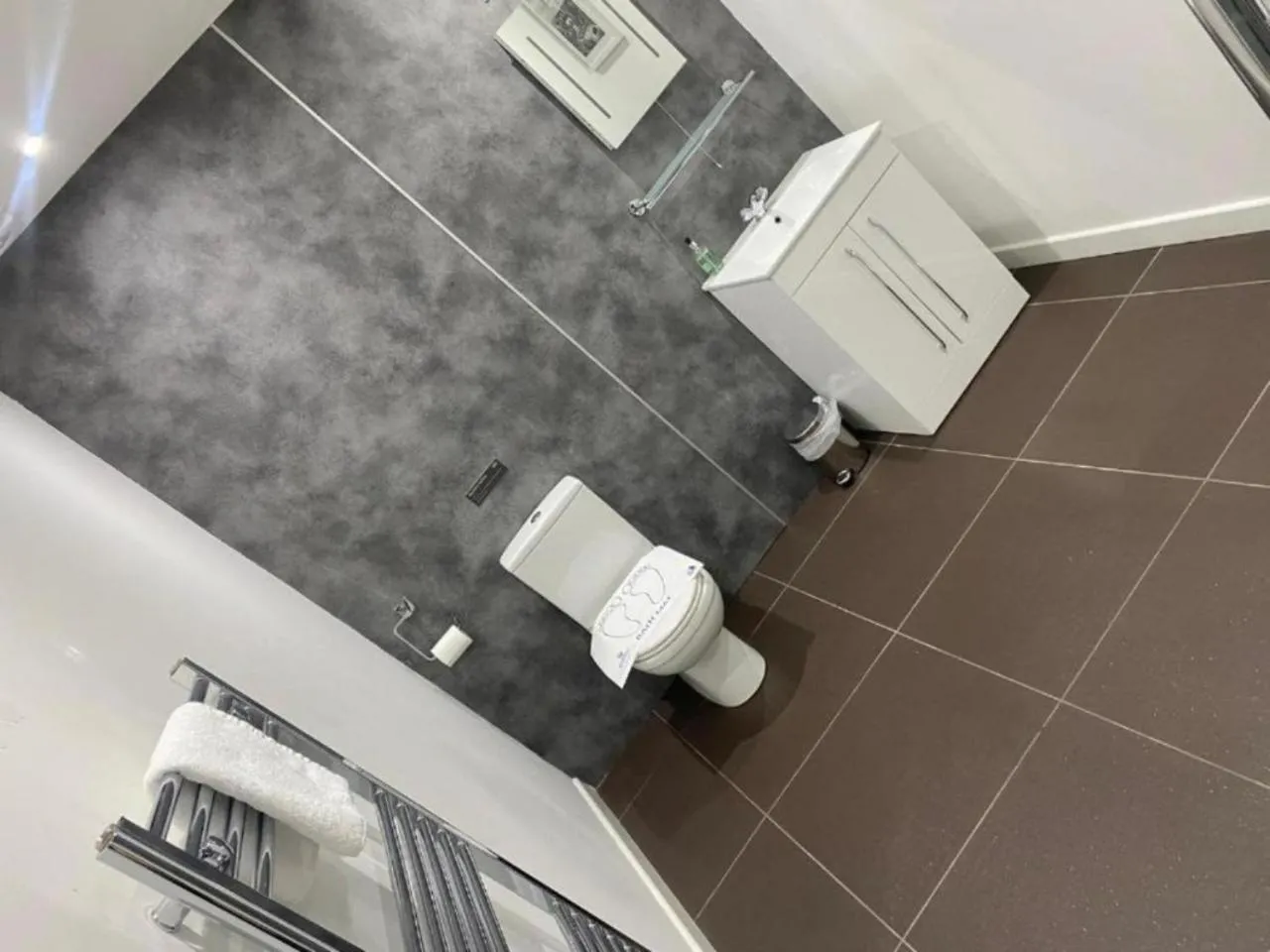 Toilet in Crown Hotel & Bar
