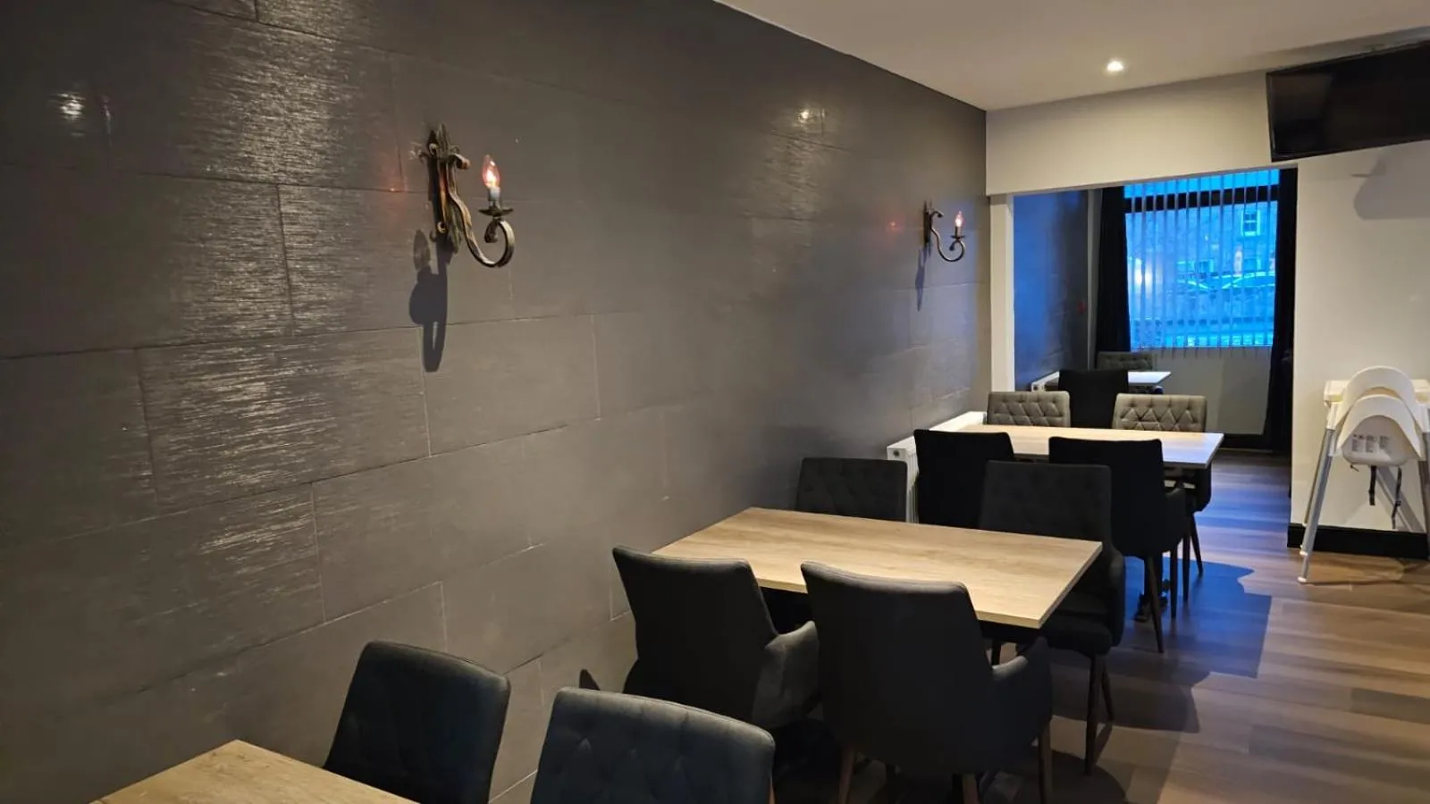 Lounge or bar in Crown Hotel & Bar