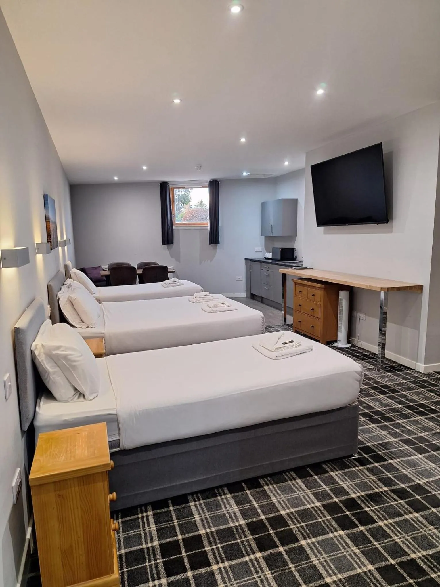 TV and multimedia, Bed in Crown Hotel & Bar