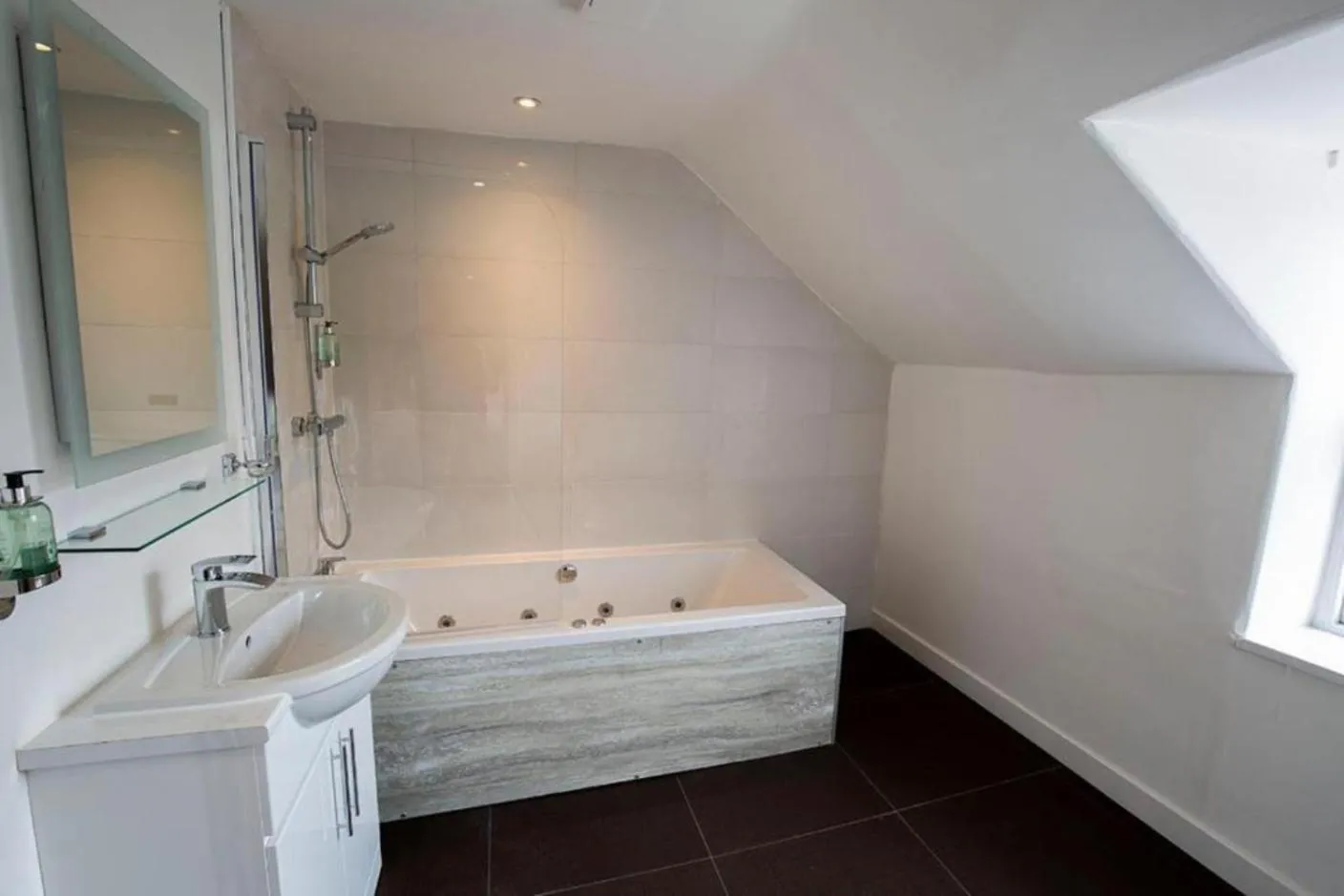 Bathroom in Crown Hotel & Bar