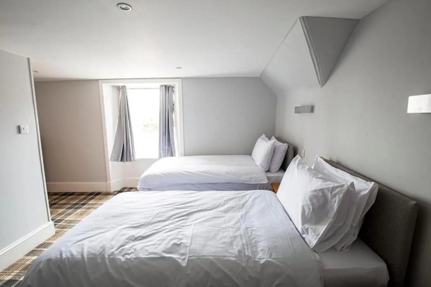 Bedroom, Bed in Crown Hotel & Bar