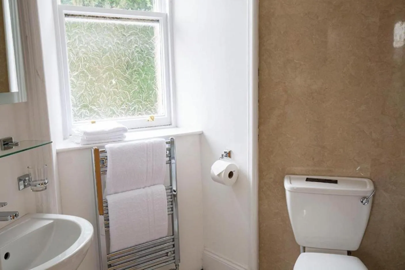 Toilet in Crown Hotel & Bar