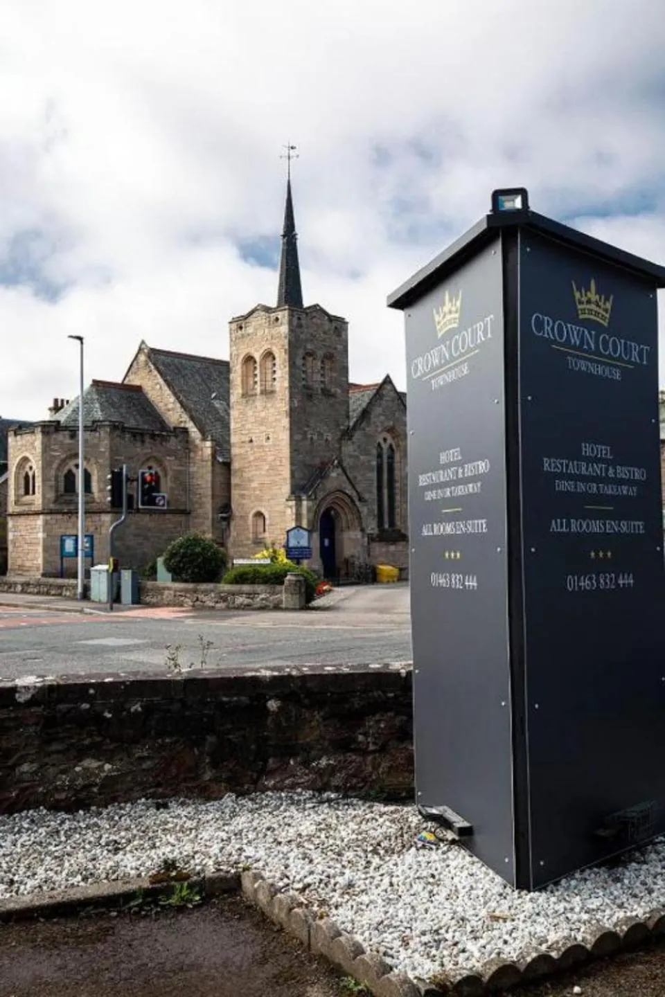 Neighbourhood in Crown Hotel & Bar
