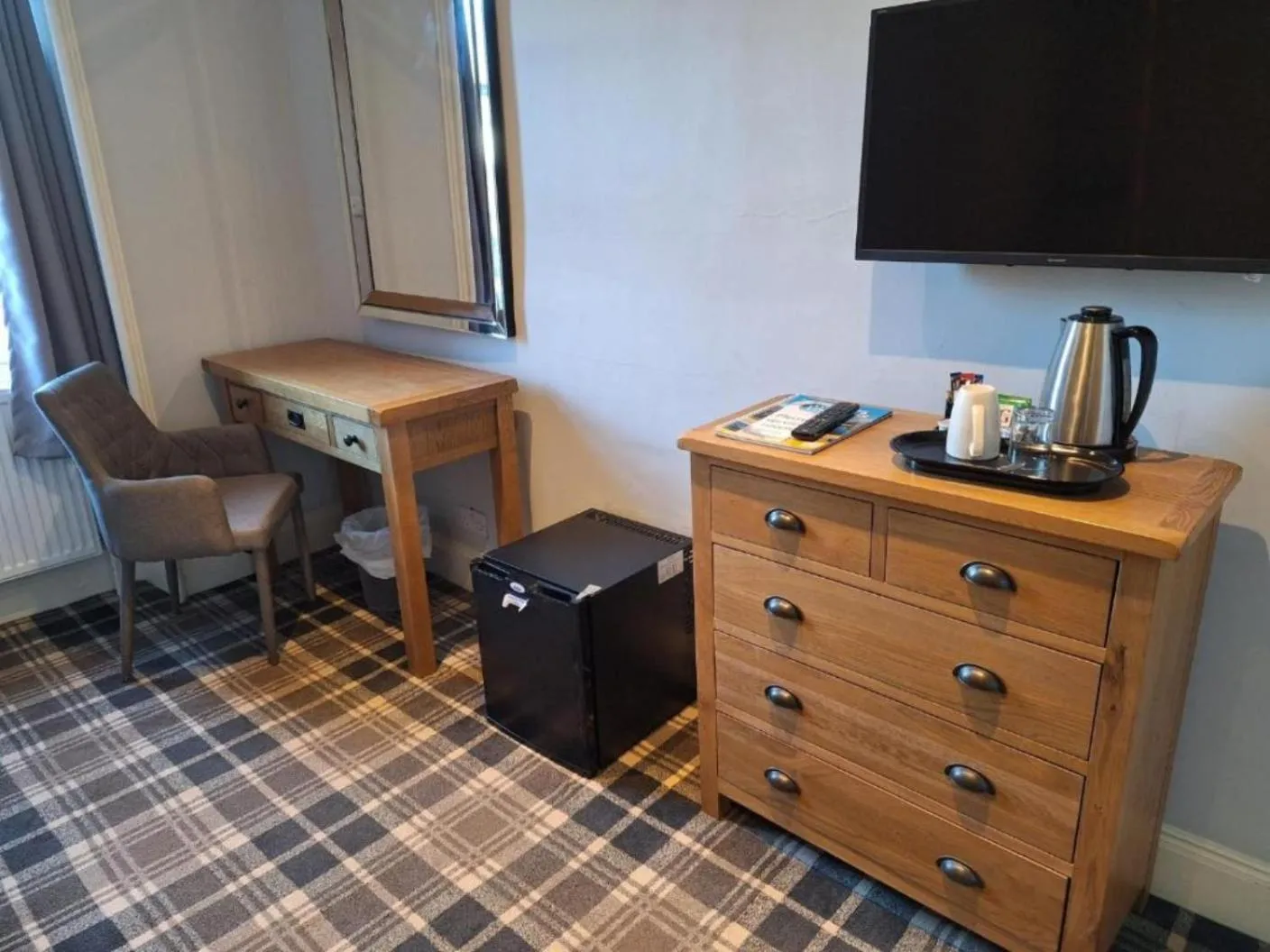 TV and multimedia in Crown Hotel & Bar