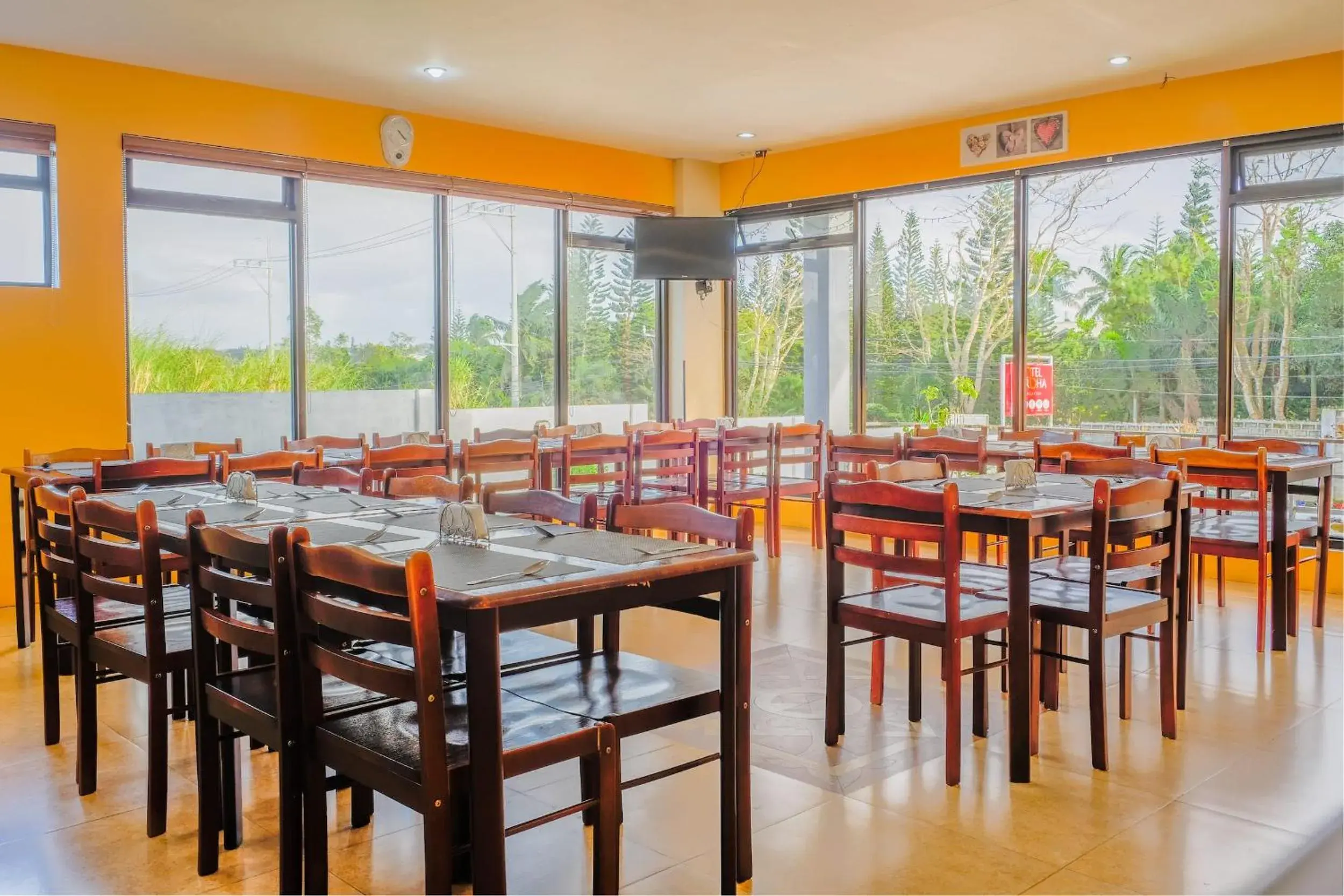 Restaurant/places to eat in Hotel Aroha Restaurant/places to eat in Hotel Aroha