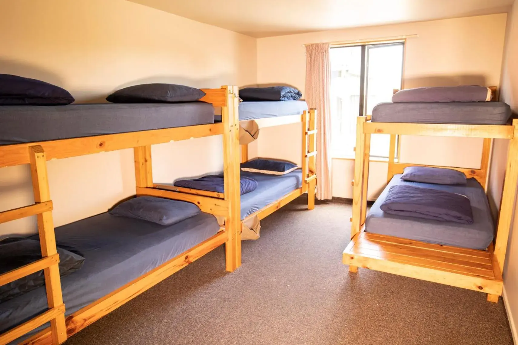 Bed in 6-Bed Mixed Dormitory Room in Dusky Lodge Bed in 6-Bed Mixed Dormitory Room in Dusky Lodge