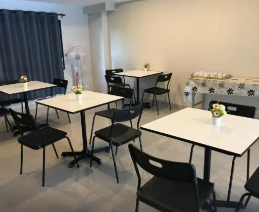 Restaurant/places to eat in Ploen Ploen Residence