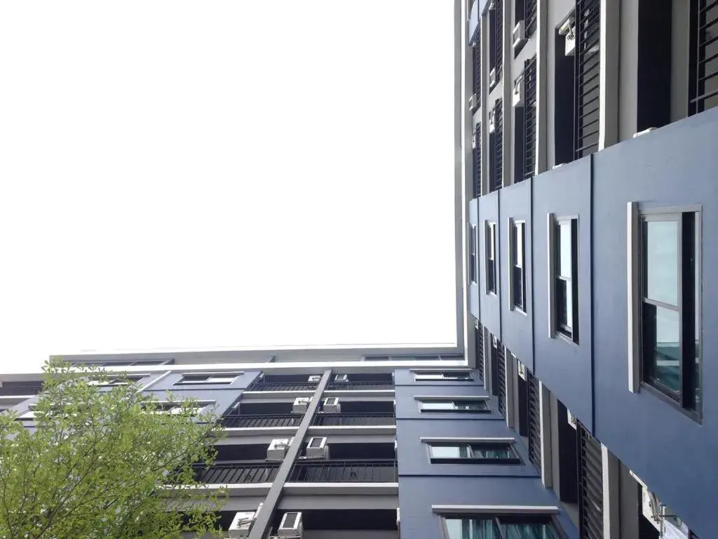 Property building in Ploen Ploen Residence Property building in Ploen Ploen Residence