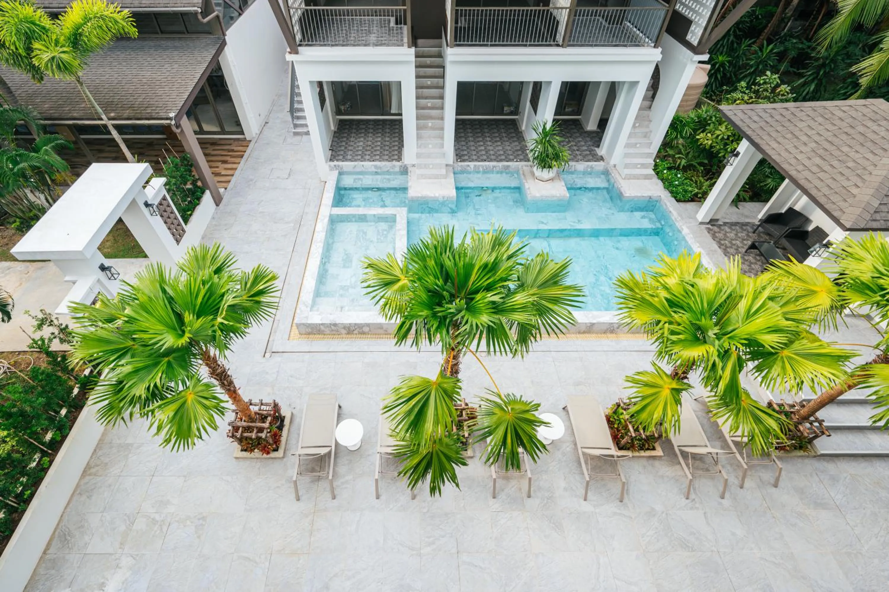 Swimming pool in Vivace Hotel