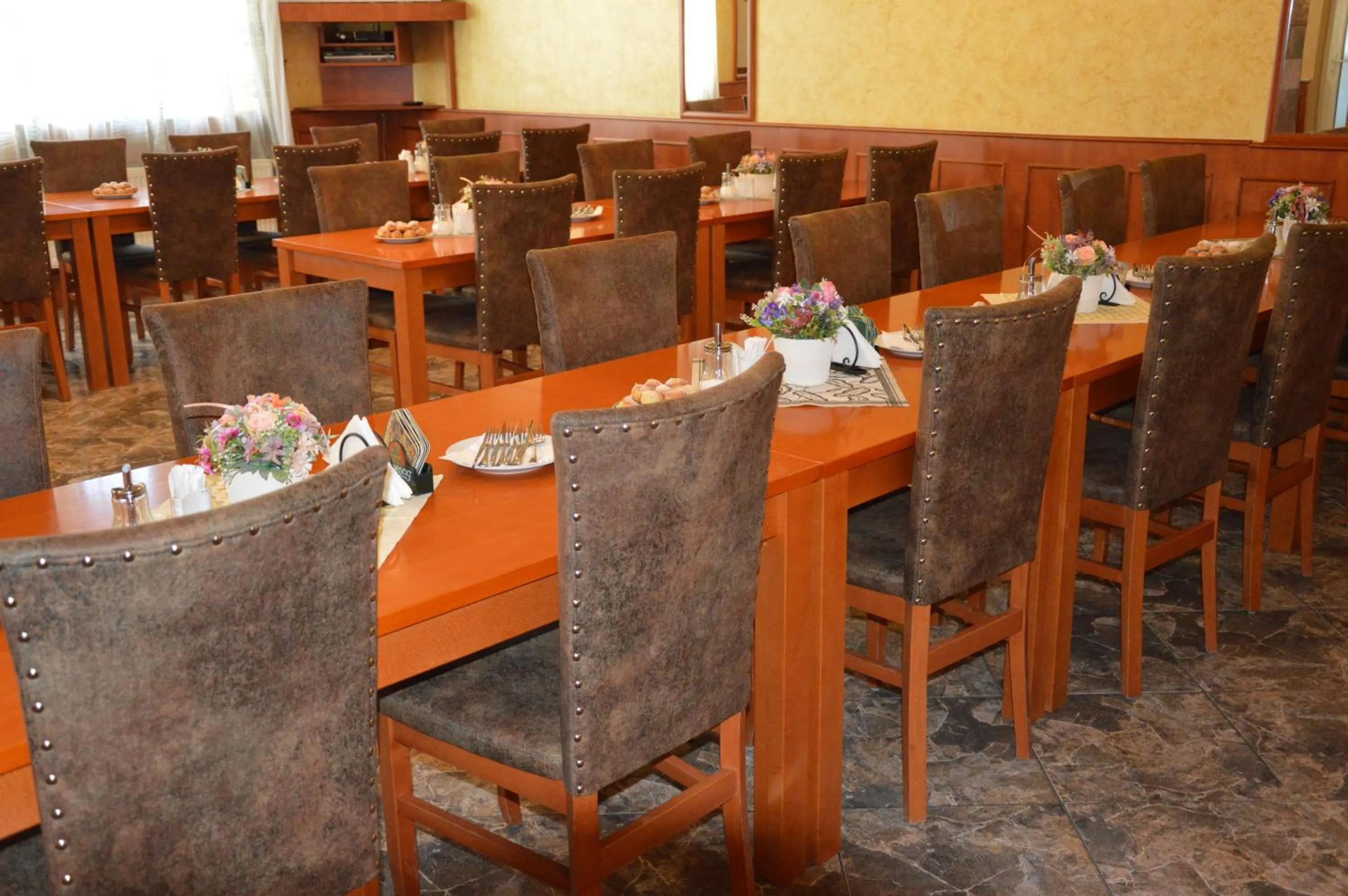 Restaurant/places to eat in Hotel Olga