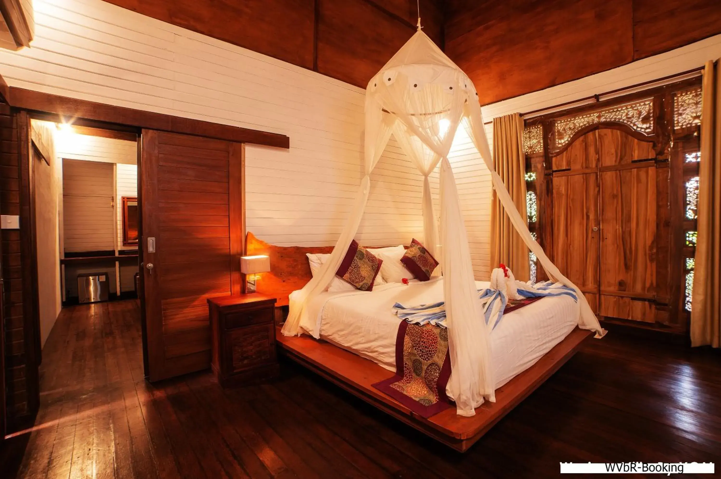 Bed in Warisan Villa By Reccoma Bed in Warisan Villa By Reccoma