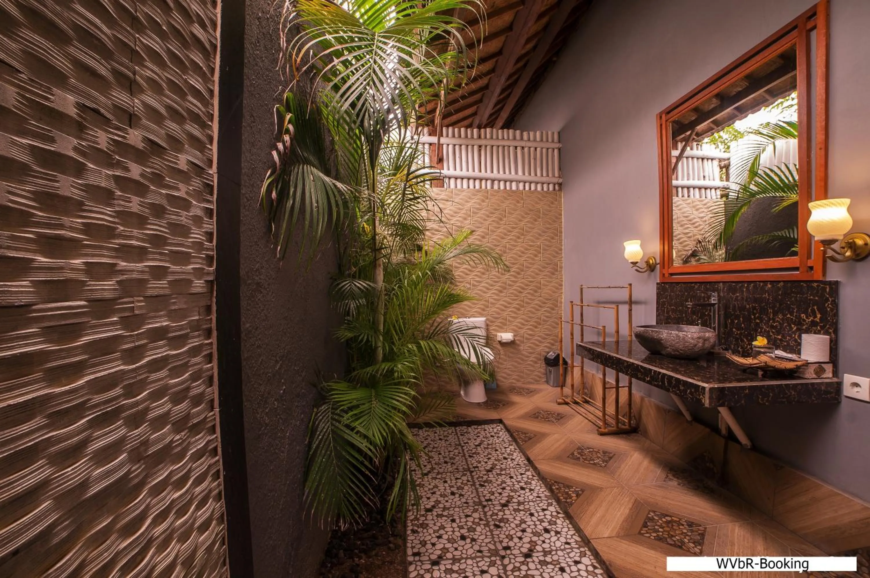 Toilet in Warisan Villa By Reccoma