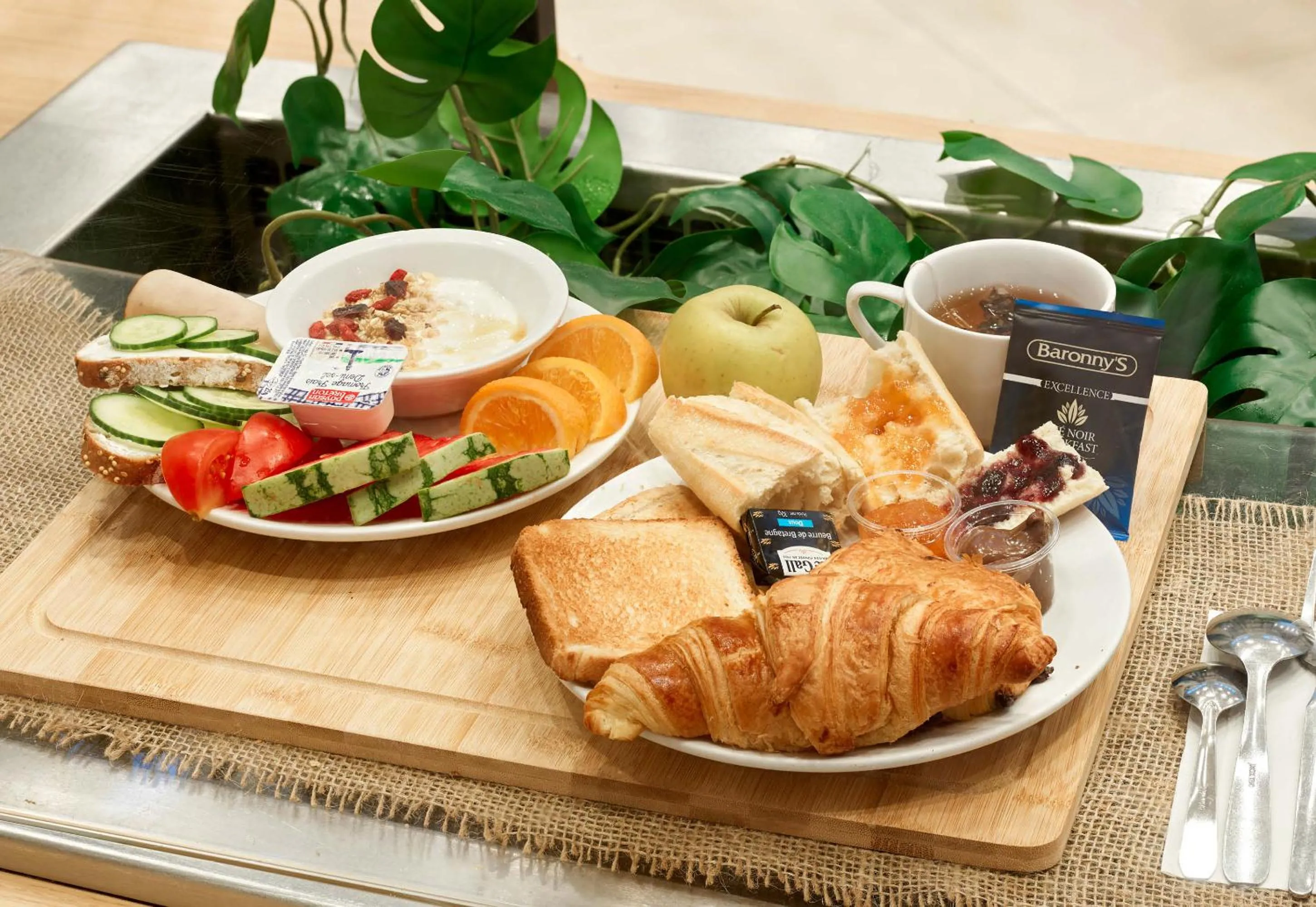 Buffet breakfast in B&B HOTEL près de Disneyland Paris