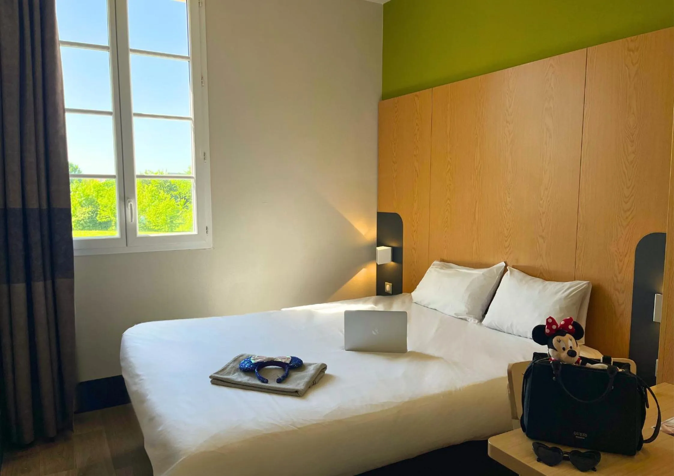 Bedroom, Bed in B&B HOTEL près de Disneyland Paris