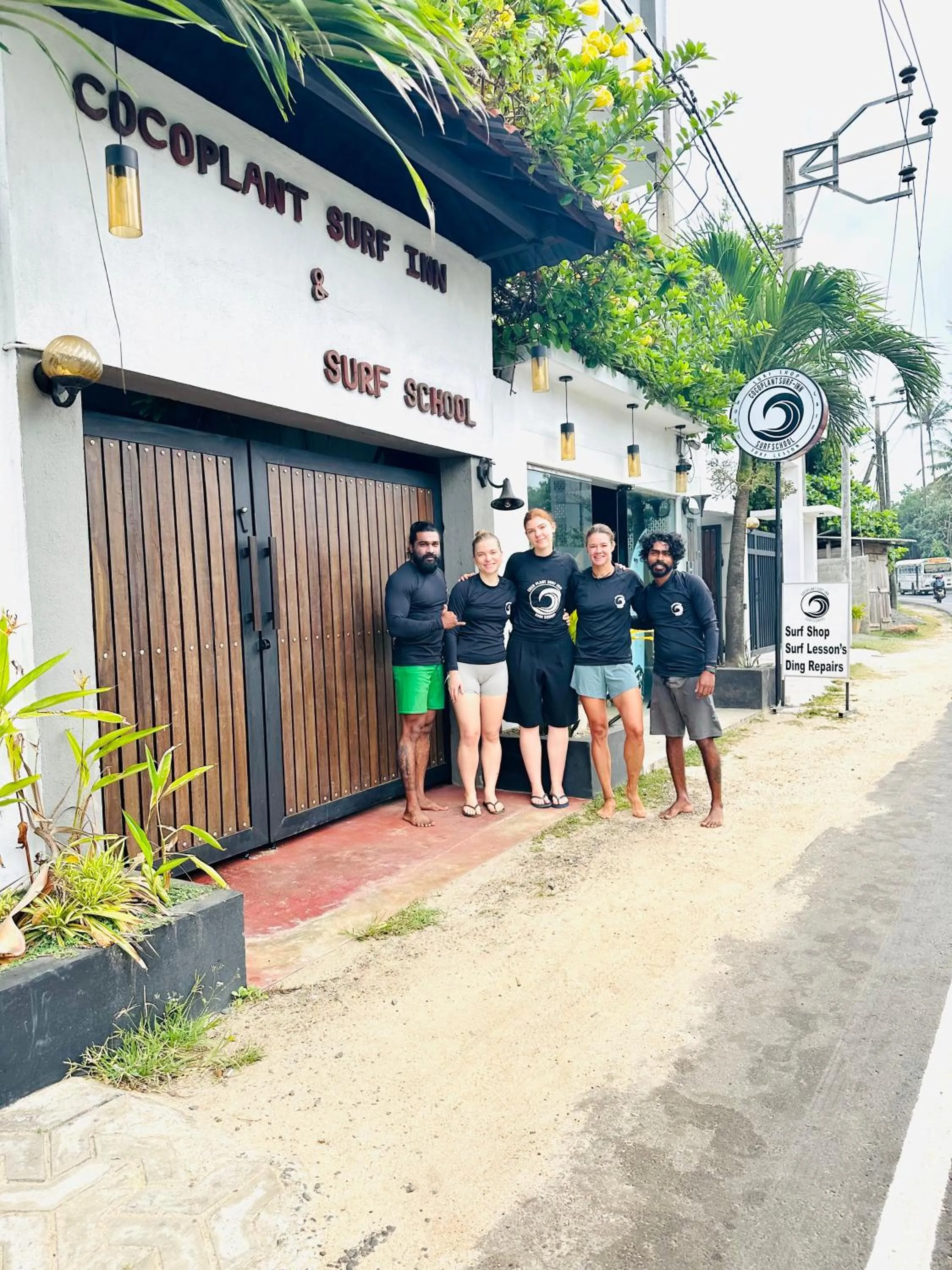 People in Cocoplant Surf Inn