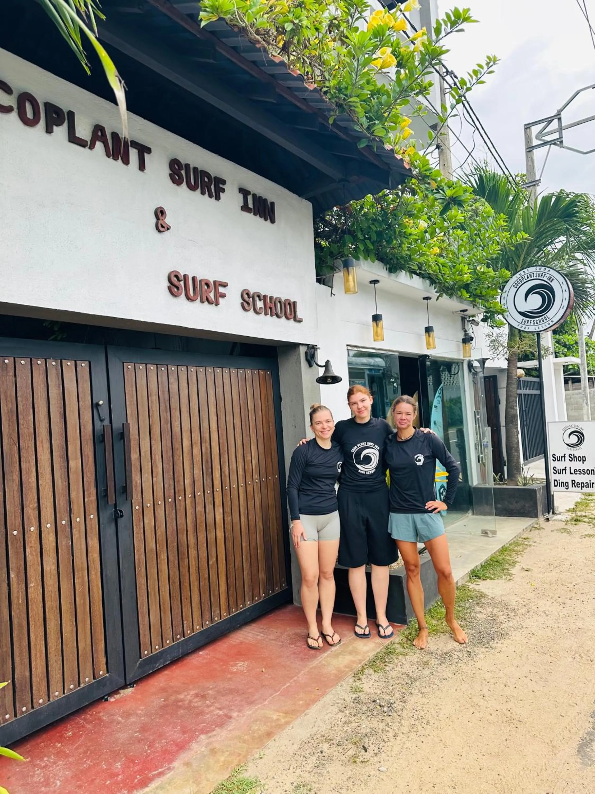 People in Cocoplant Surf Inn