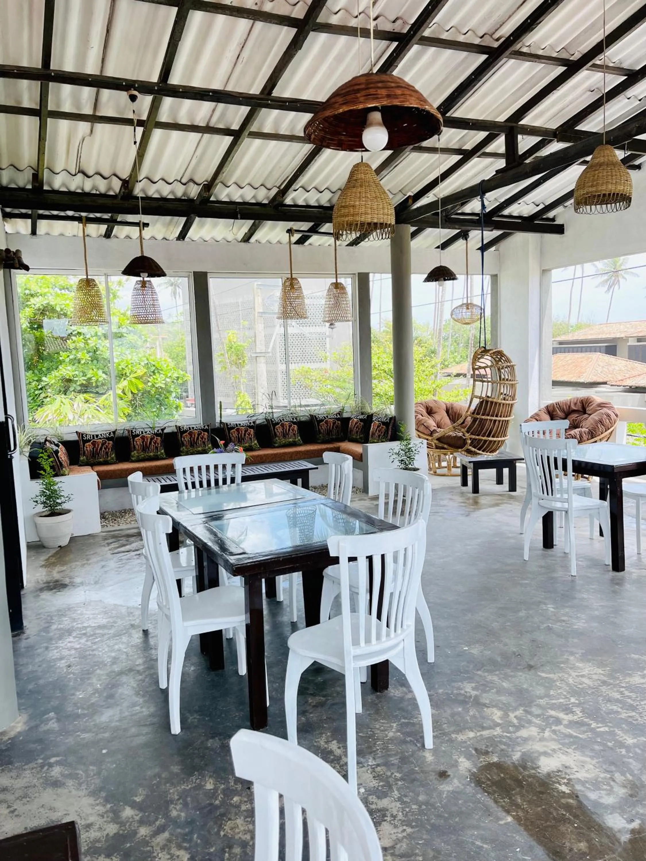 Dining area in Cocoplant Surf Inn