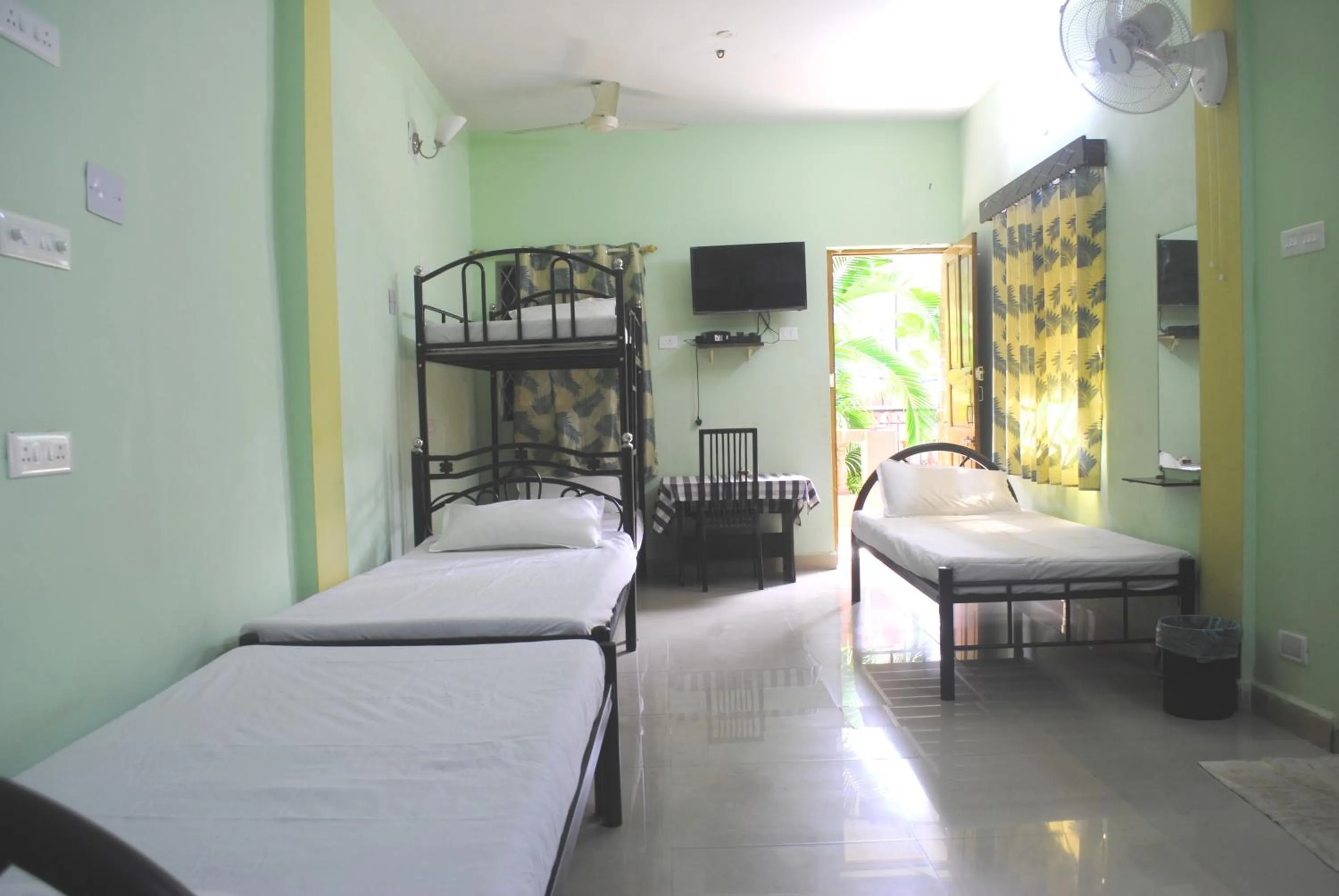 bunk bed, Bed in Joe And Marietta's Guesthouse