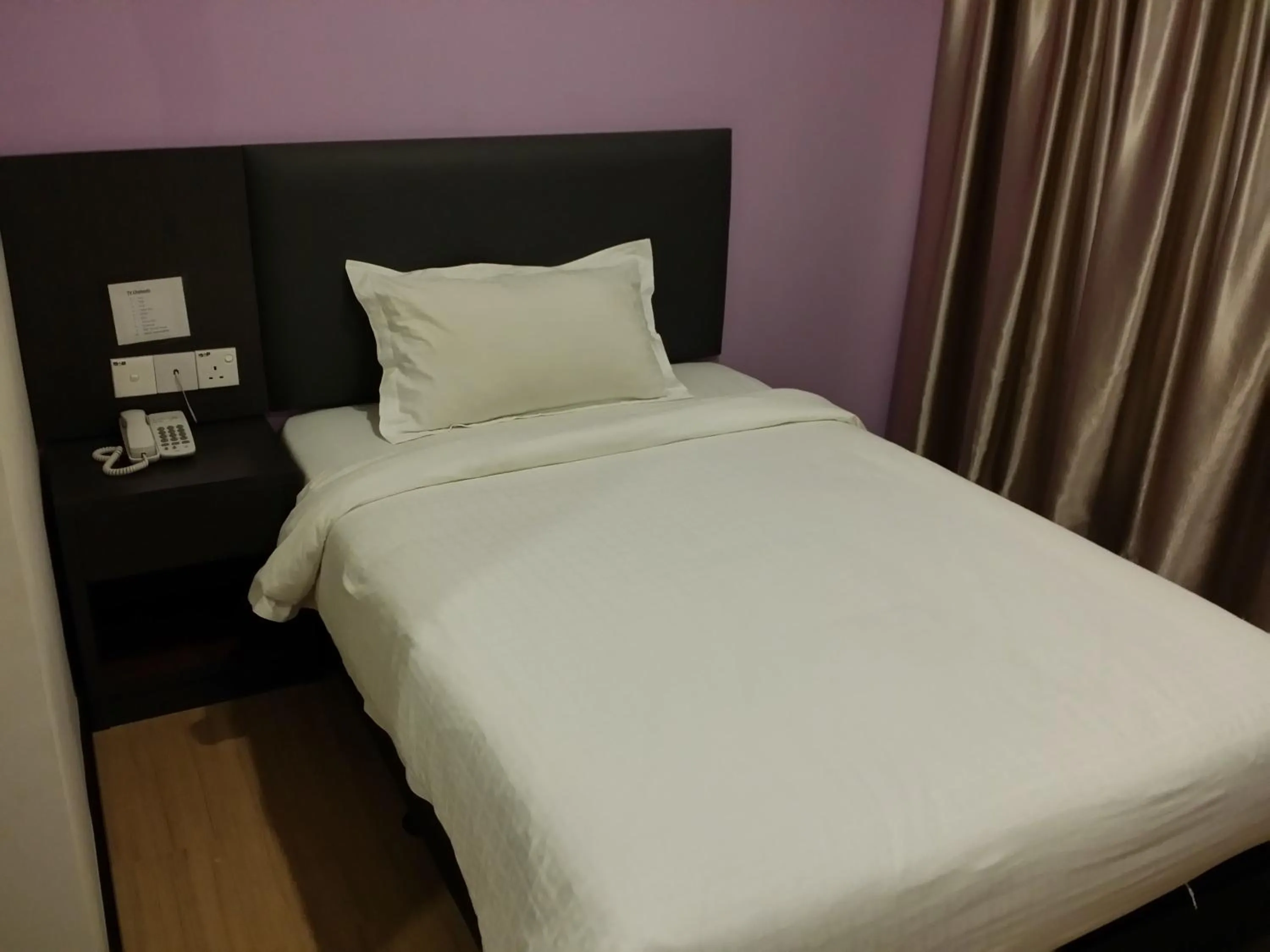 Bedroom, Bed in MJ Hotel