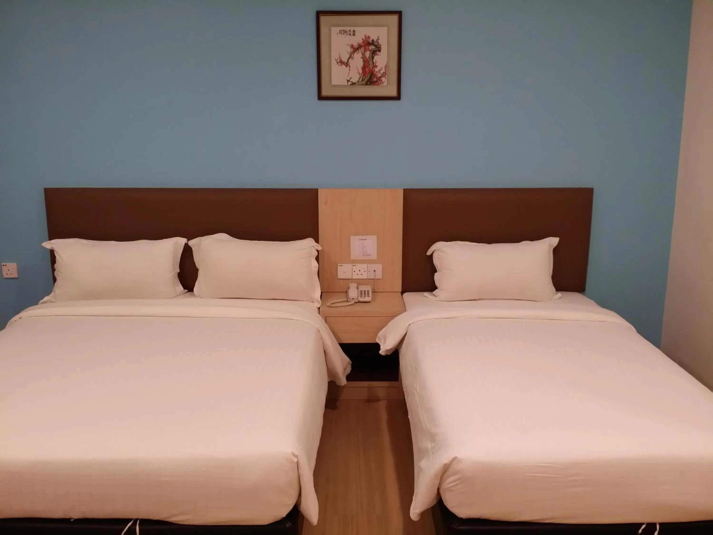 Bedroom, Bed in MJ Hotel