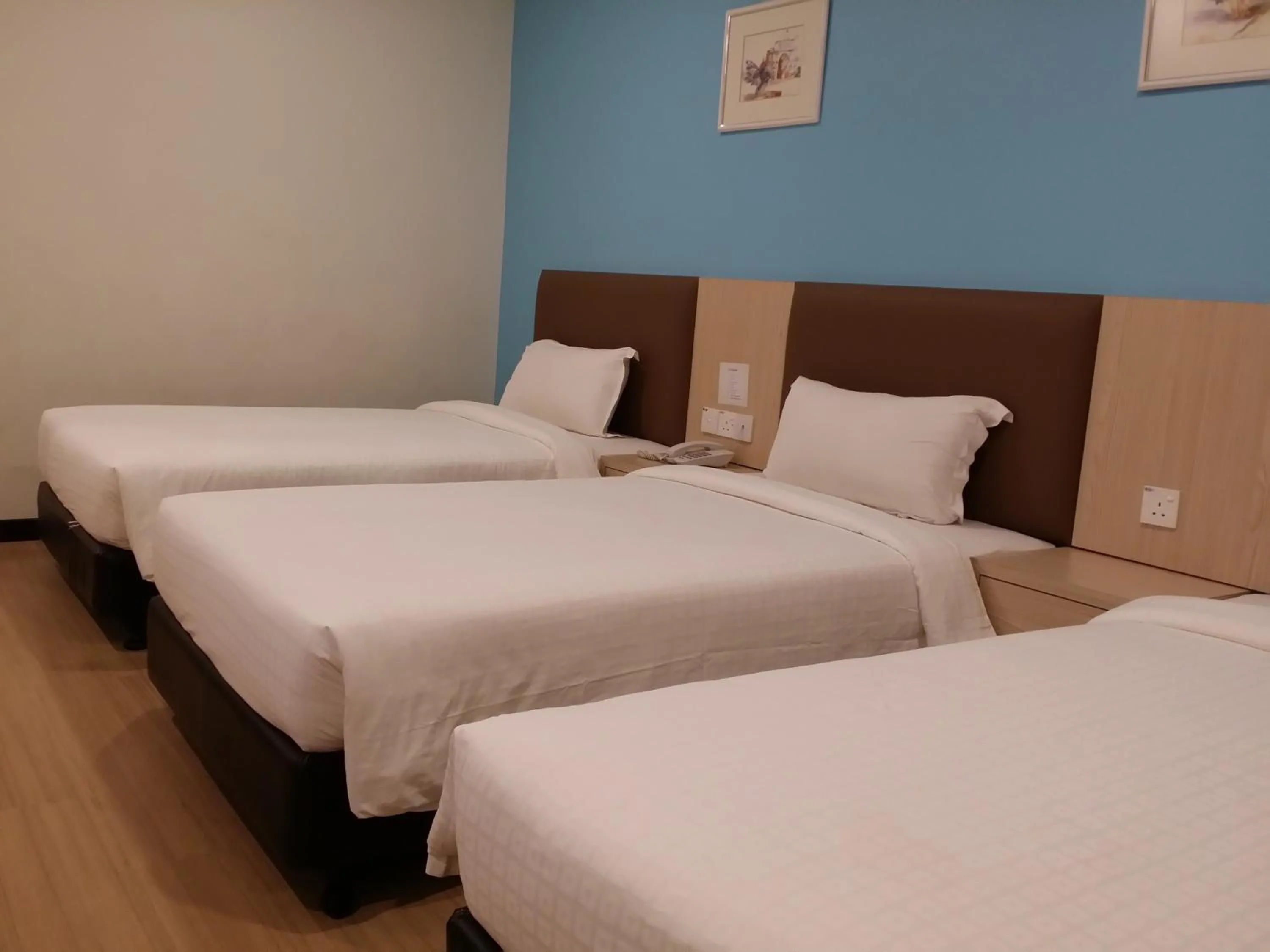 Bedroom, Bed in MJ Hotel