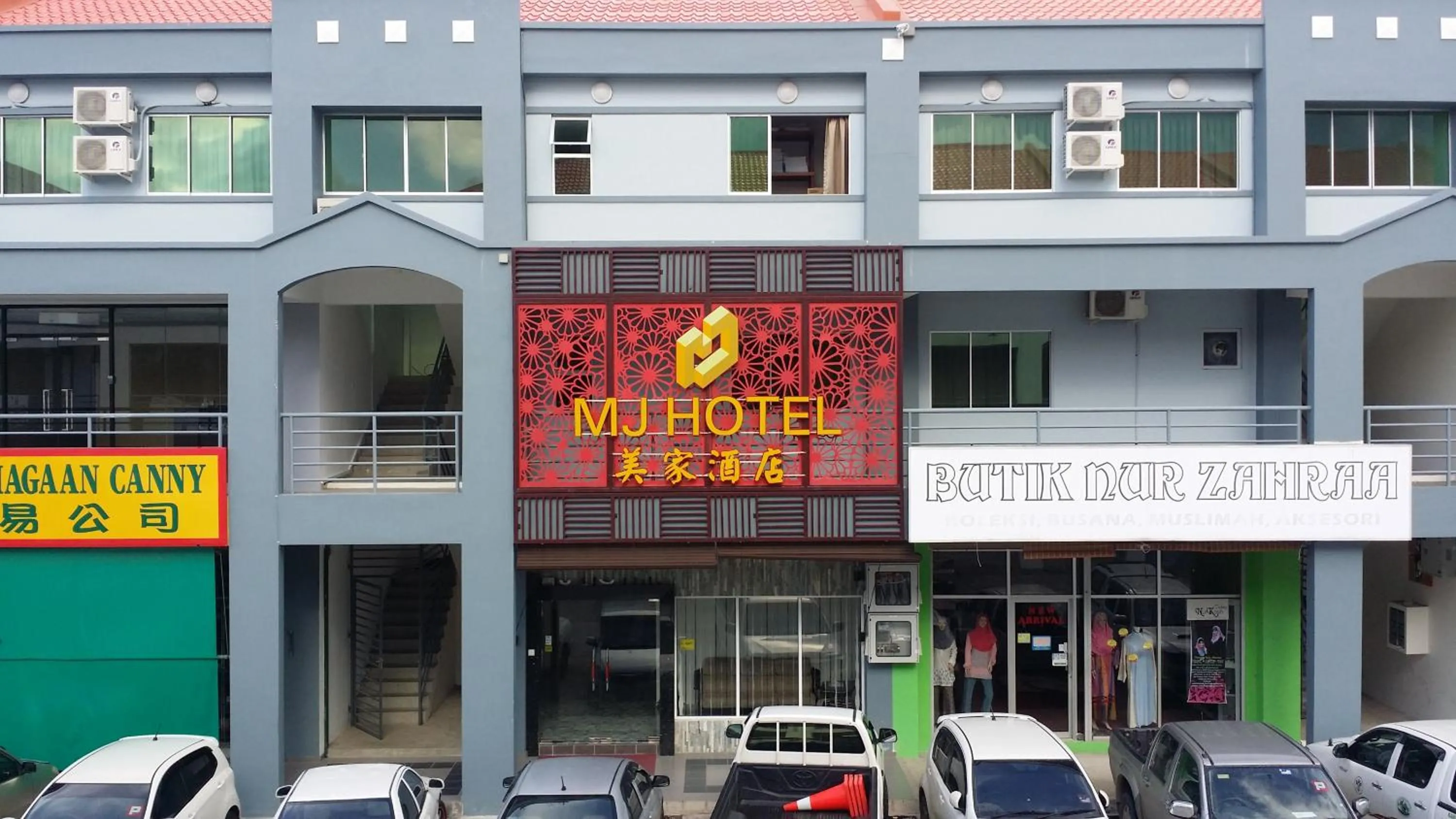 Facade/entrance in MJ Hotel