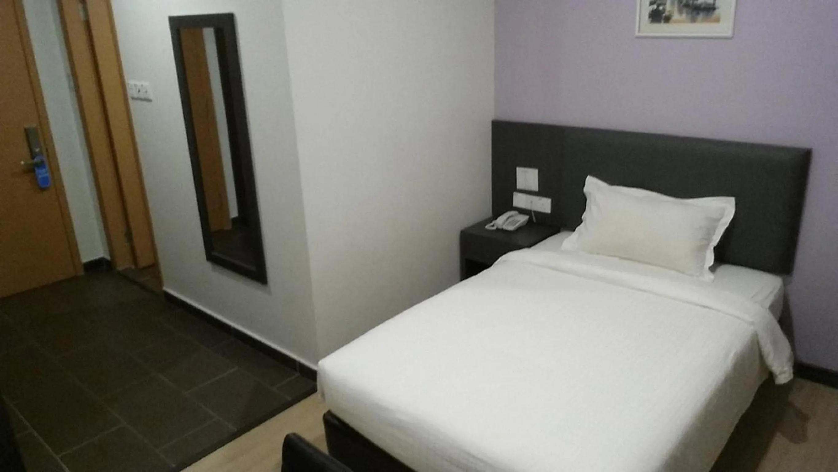 Bedroom, Bed in MJ Hotel