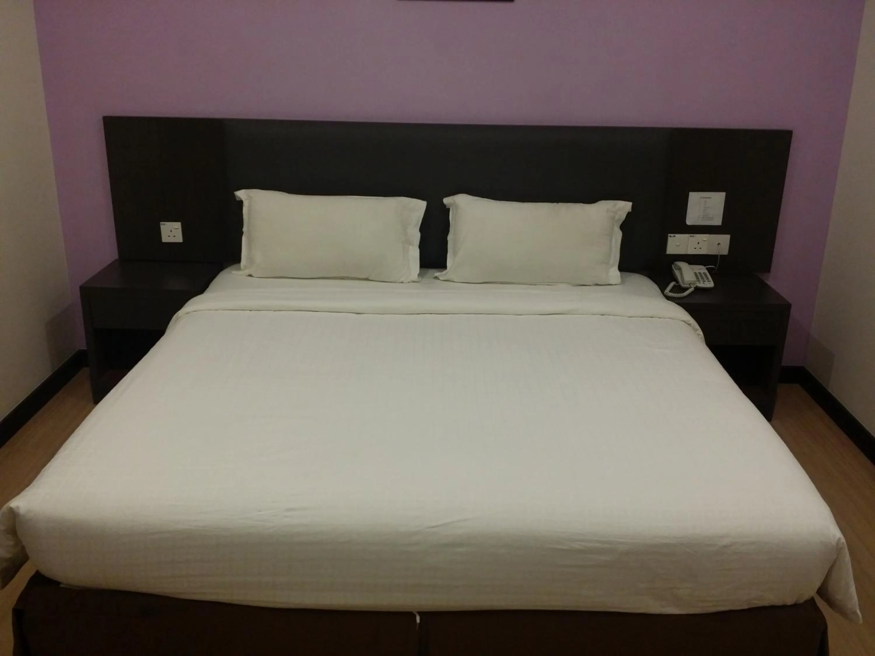 Bedroom, Bed in MJ Hotel