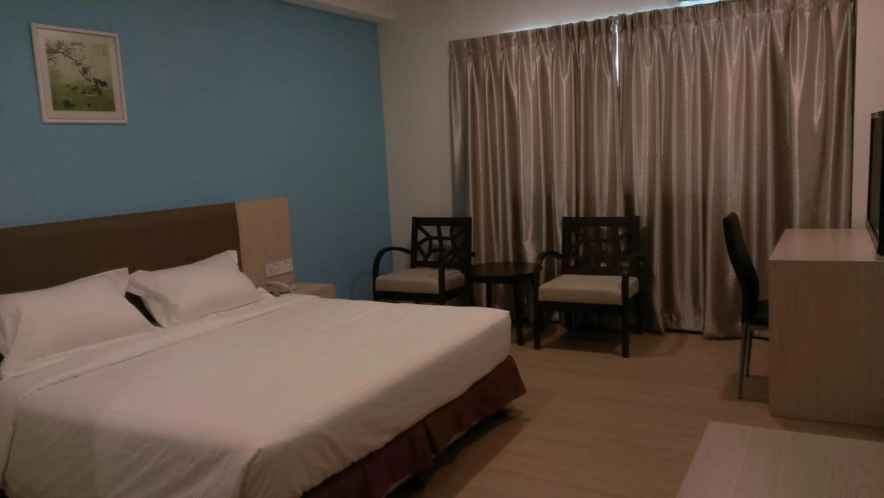 Bedroom, Bed in MJ Hotel