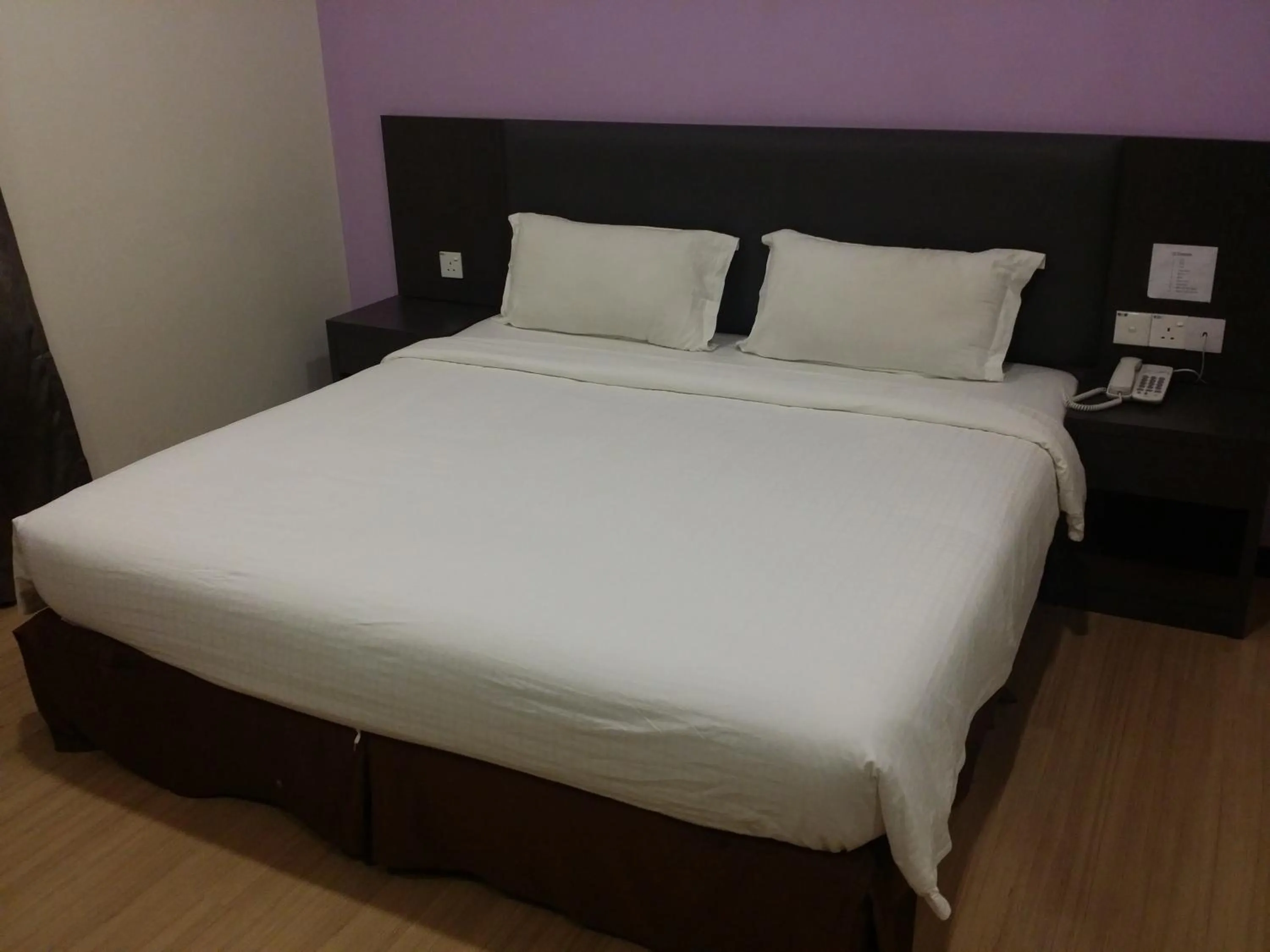 Bedroom, Bed in MJ Hotel