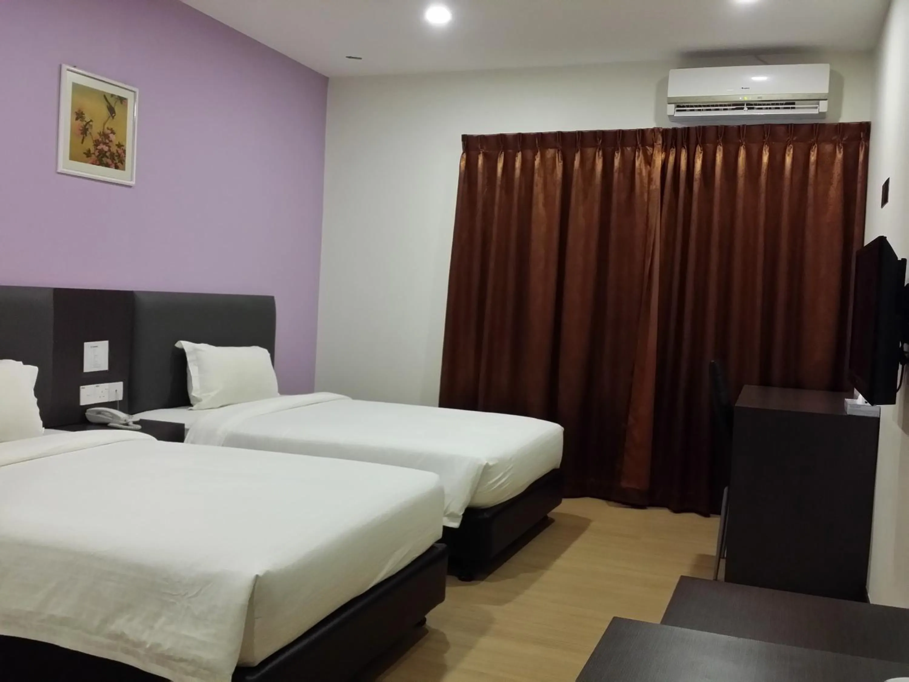 Bedroom, Bed in MJ Hotel