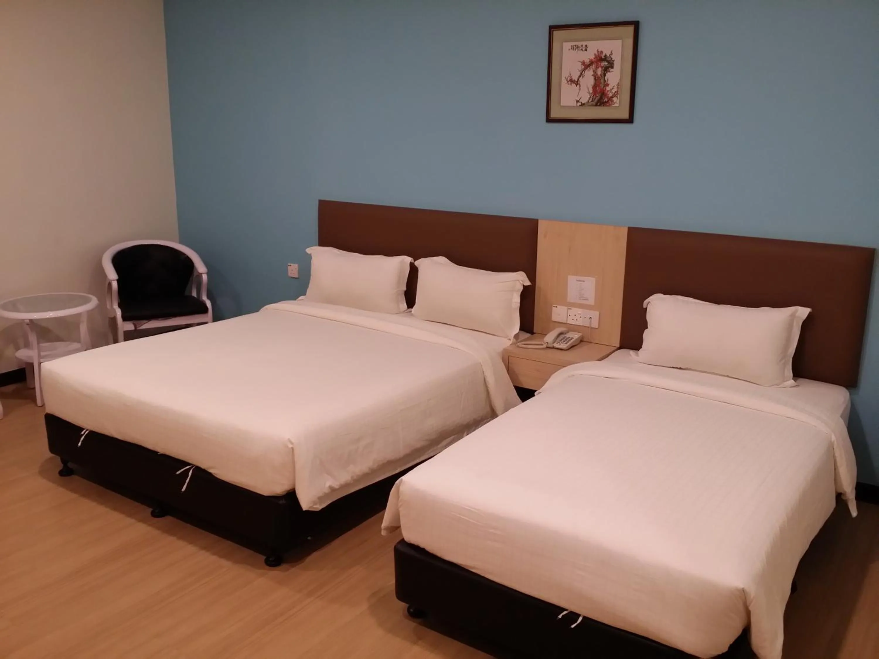 Bedroom, Bed in MJ Hotel