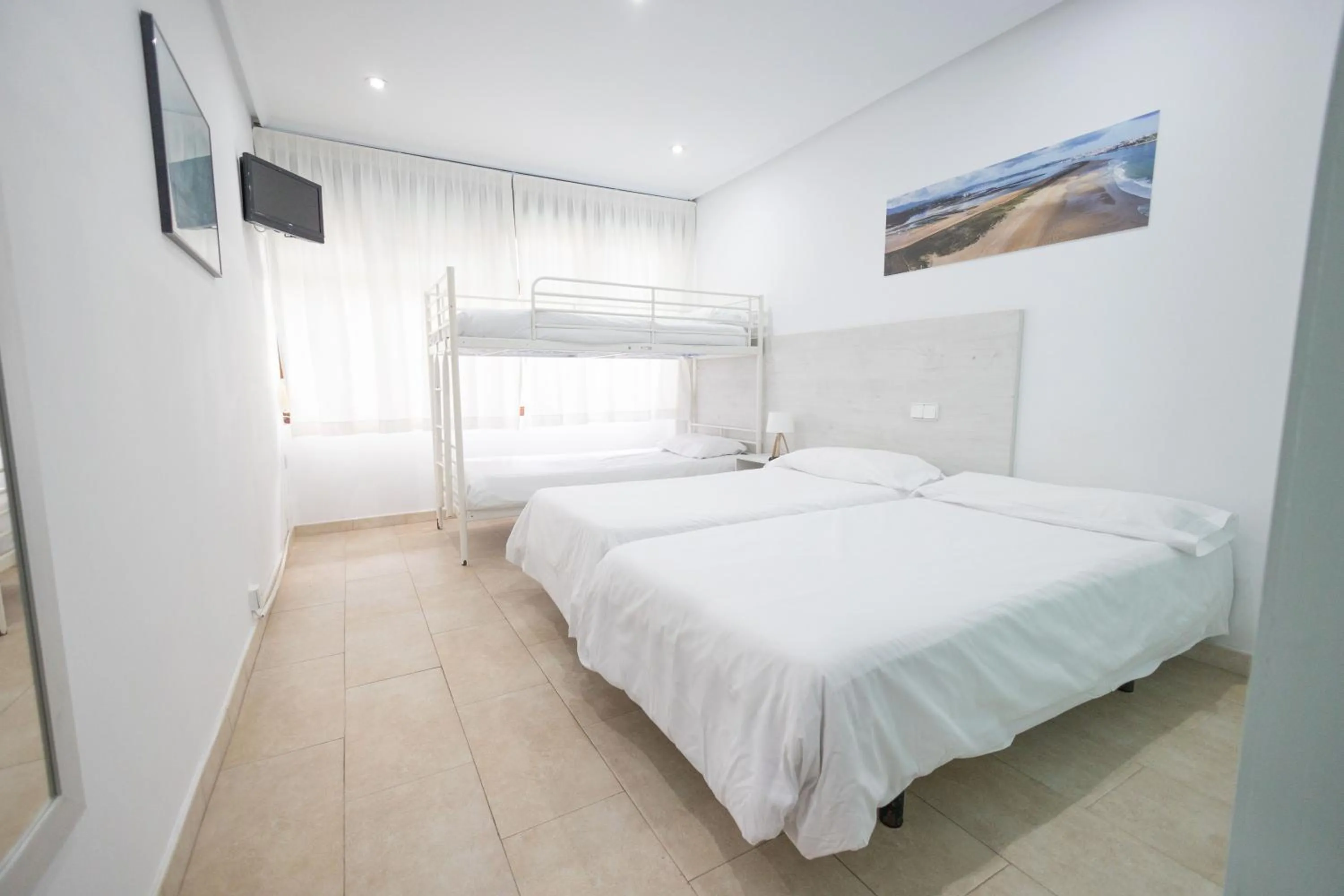 Bed in Hotel Pinar Somo Surf