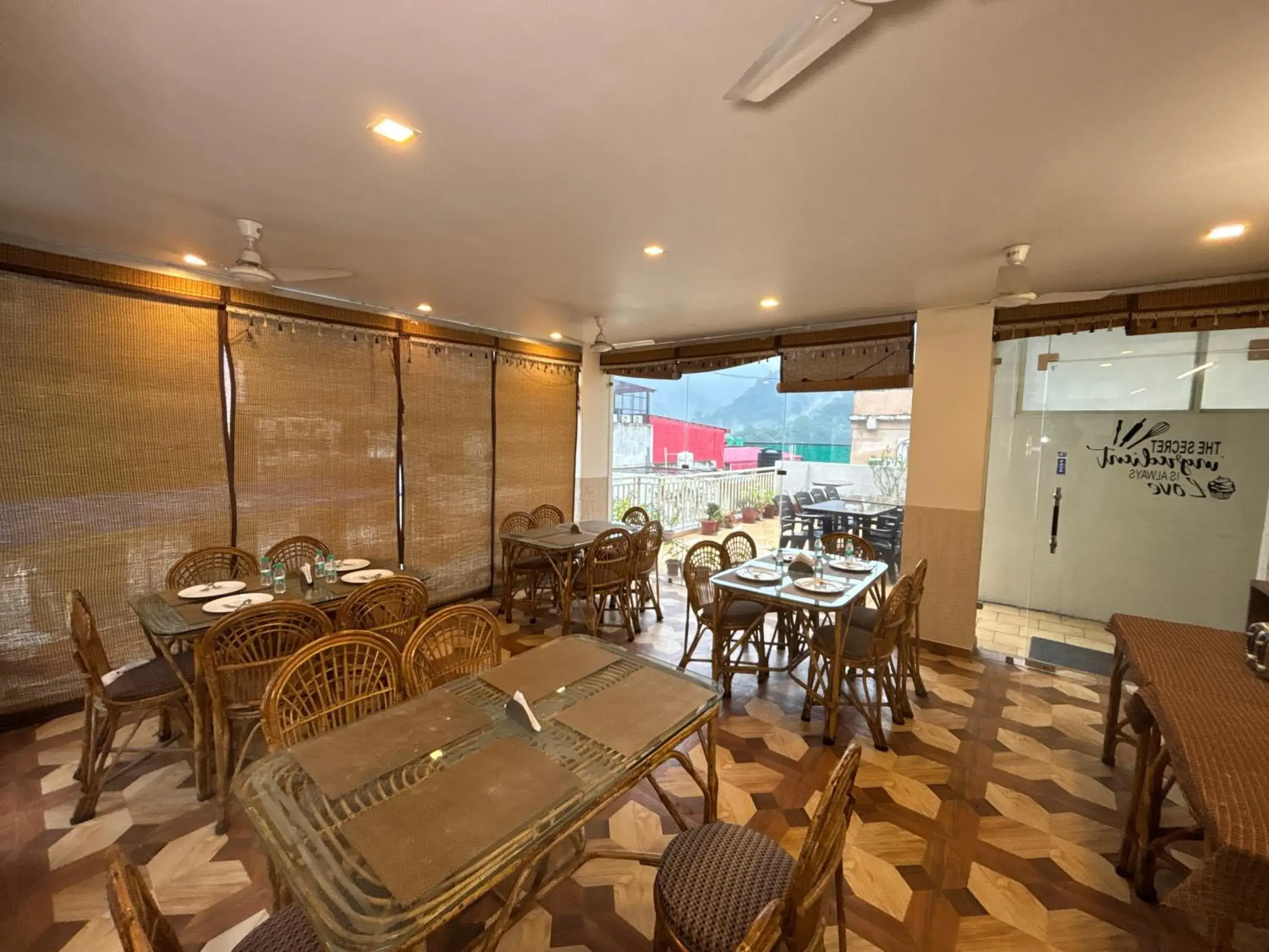 Restaurant/places to eat in Vedas Tapovan Restaurant/places to eat in Vedas Tapovan