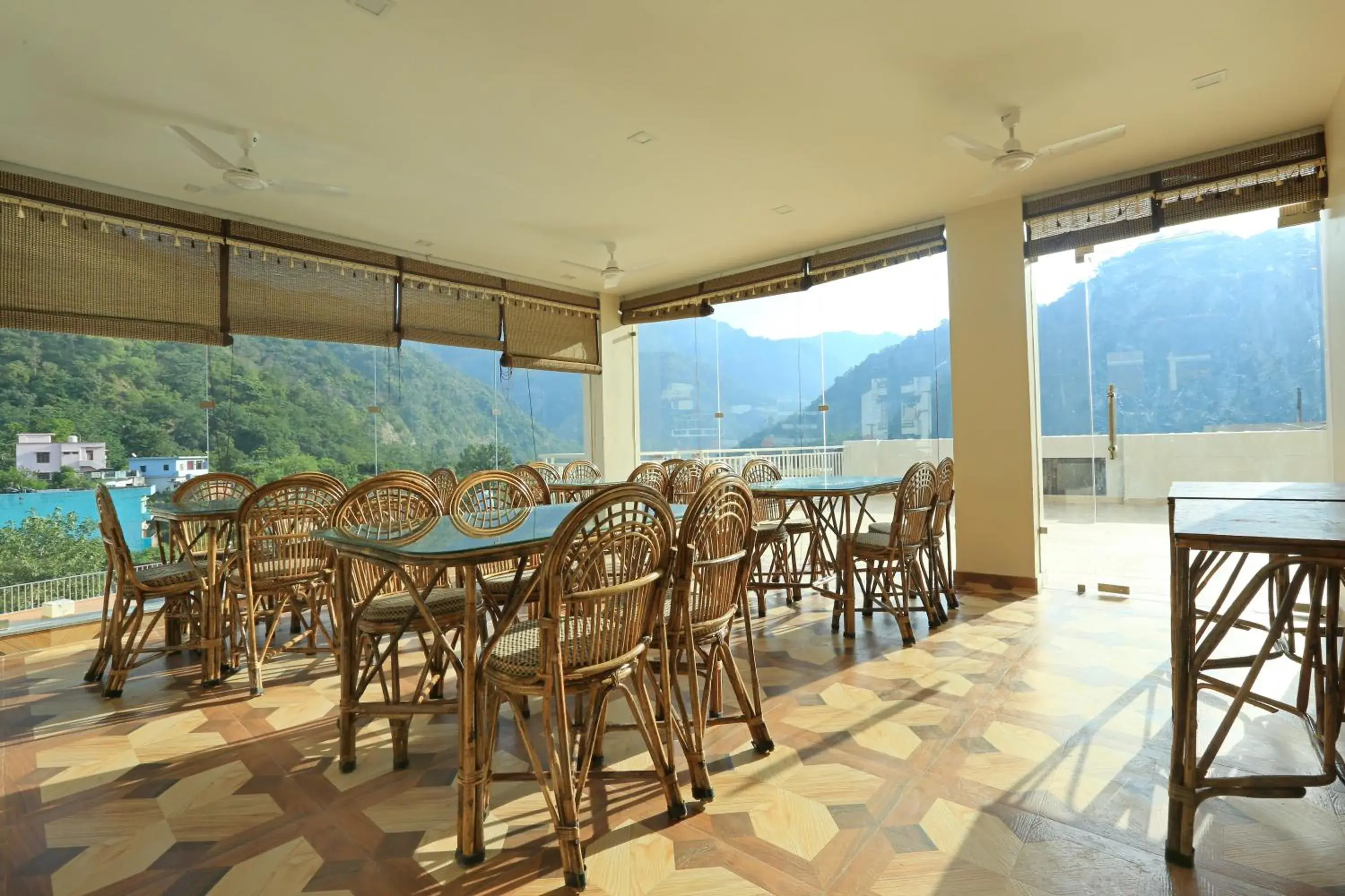 Restaurant/places to eat in Vedas Tapovan Restaurant/places to eat in Vedas Tapovan