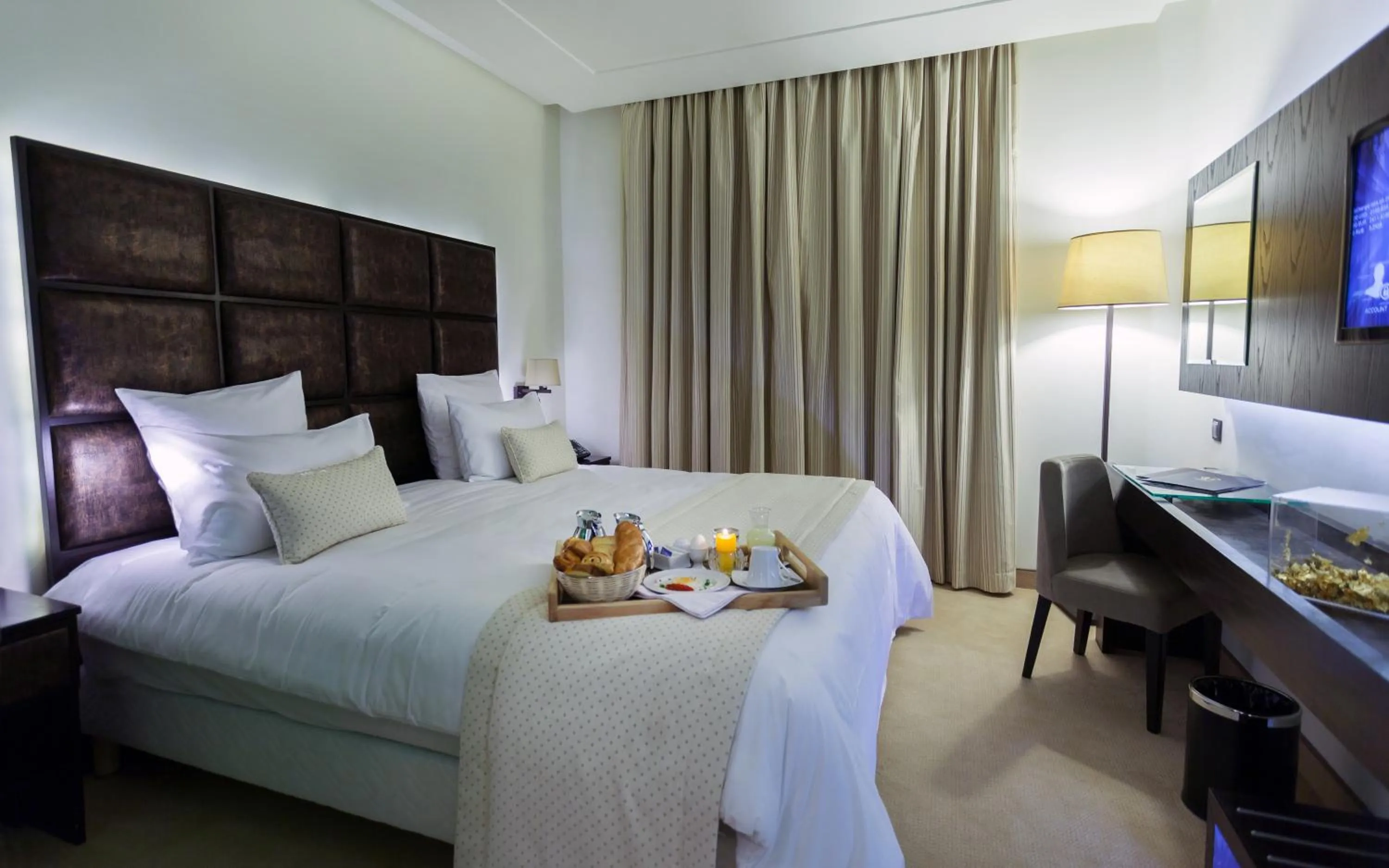 Bedroom, Bed in Business Hotel