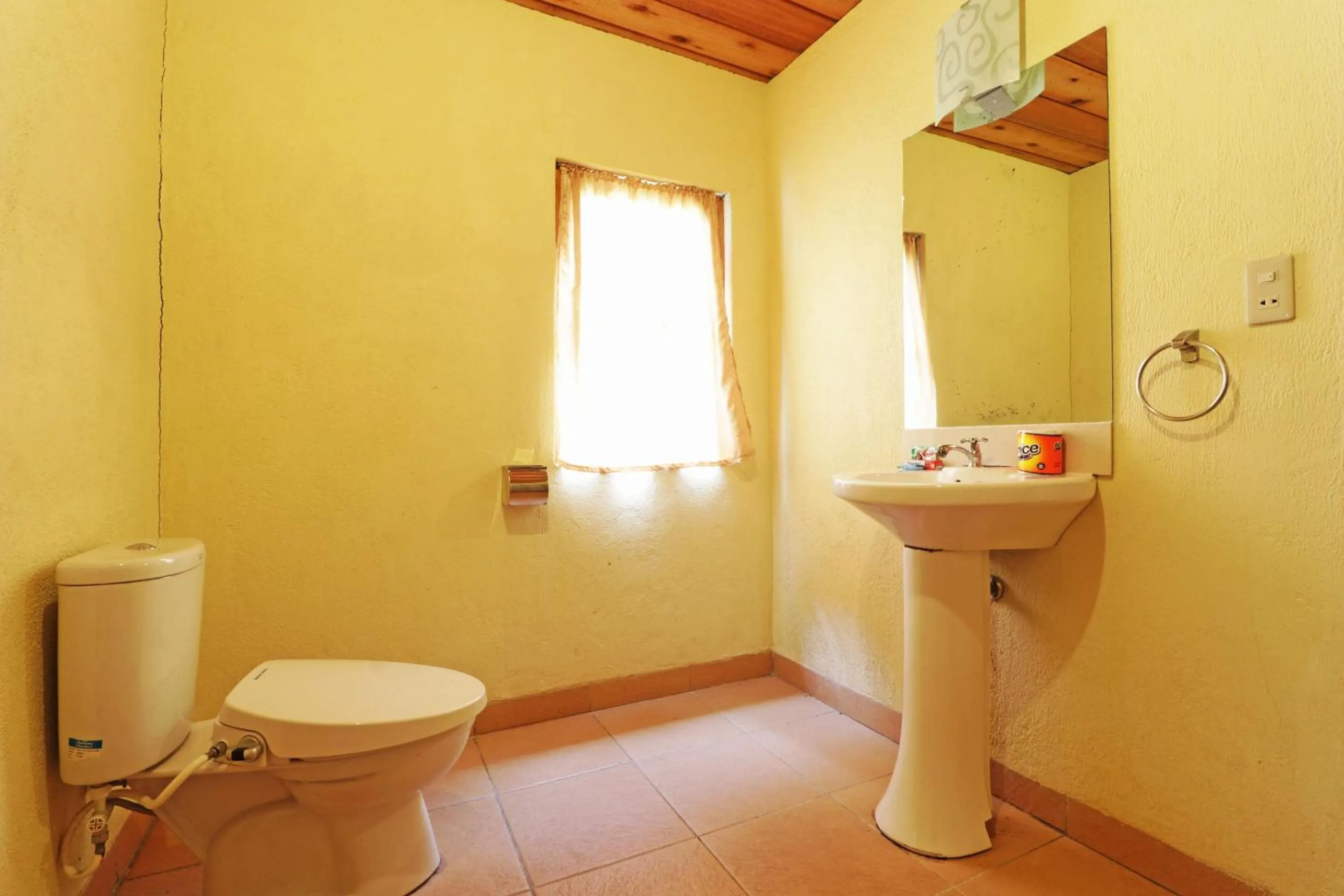 Toilet in Tuk Tuk Timbul Bungalows