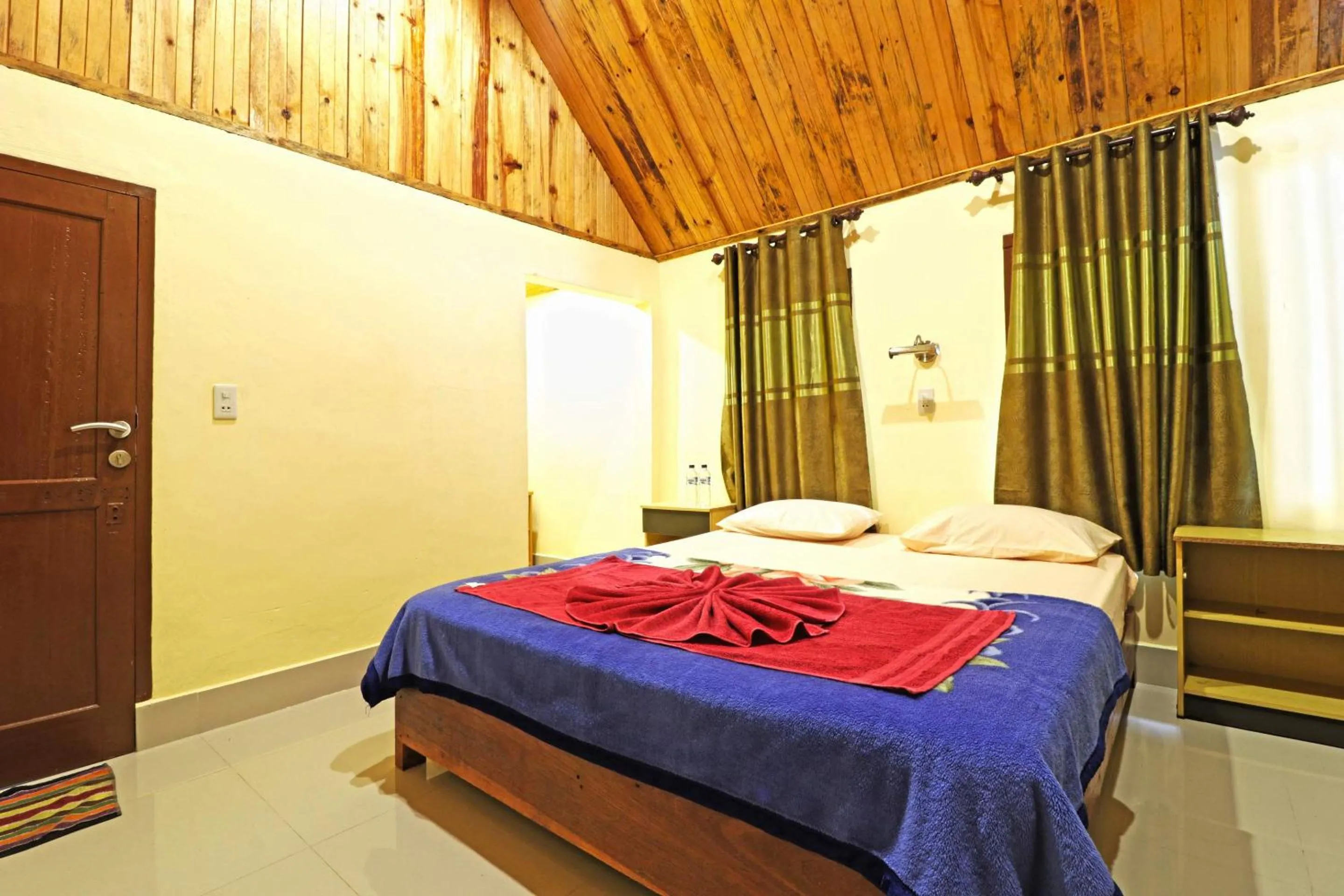 Bedroom, Bed in Tuk Tuk Timbul Bungalows