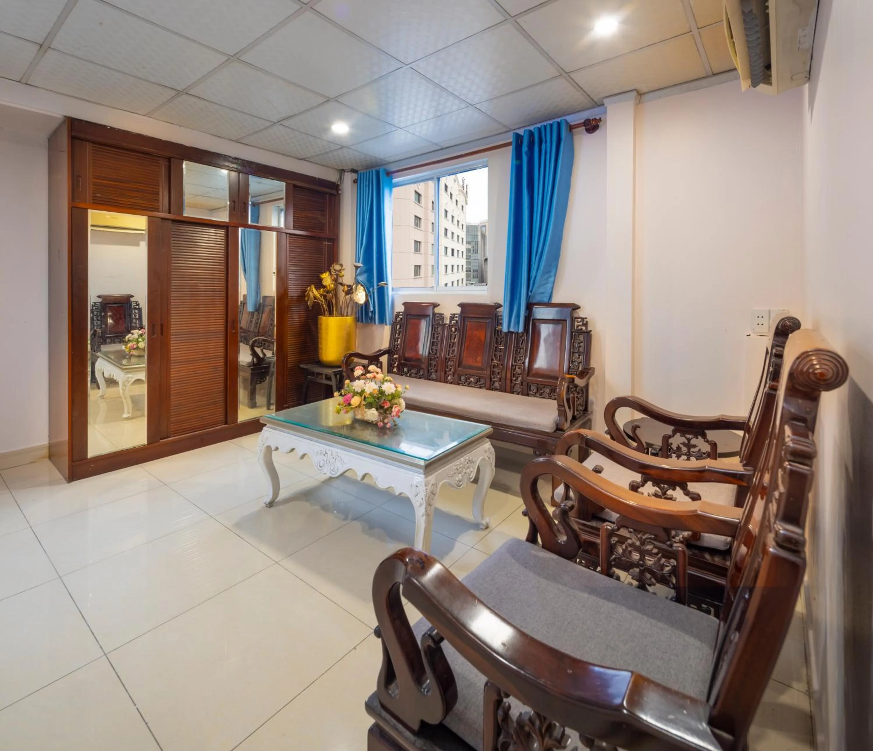 Living room in Saigon Pink Hotel