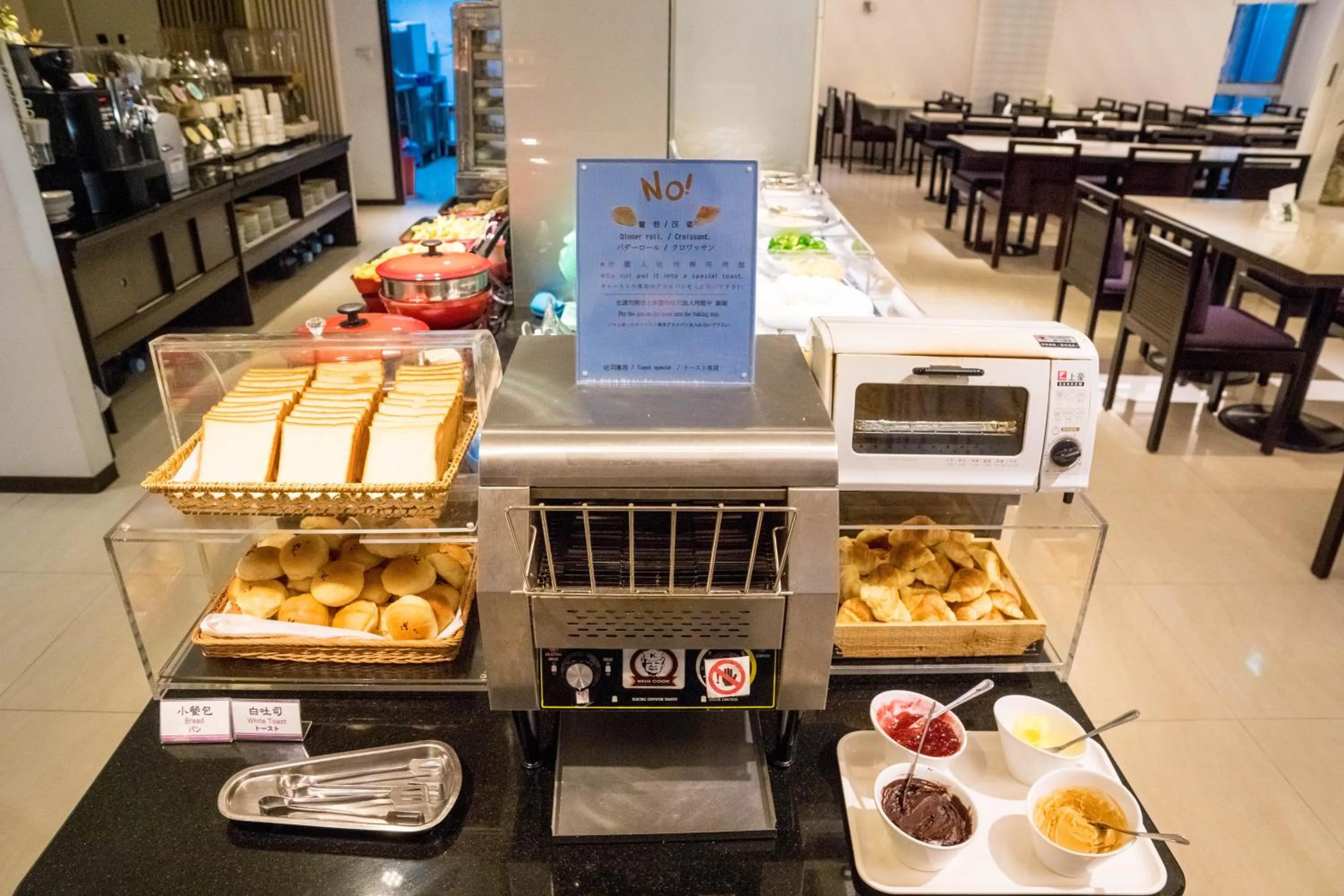 Restaurant/places to eat in Just Enjoy Business Hotel