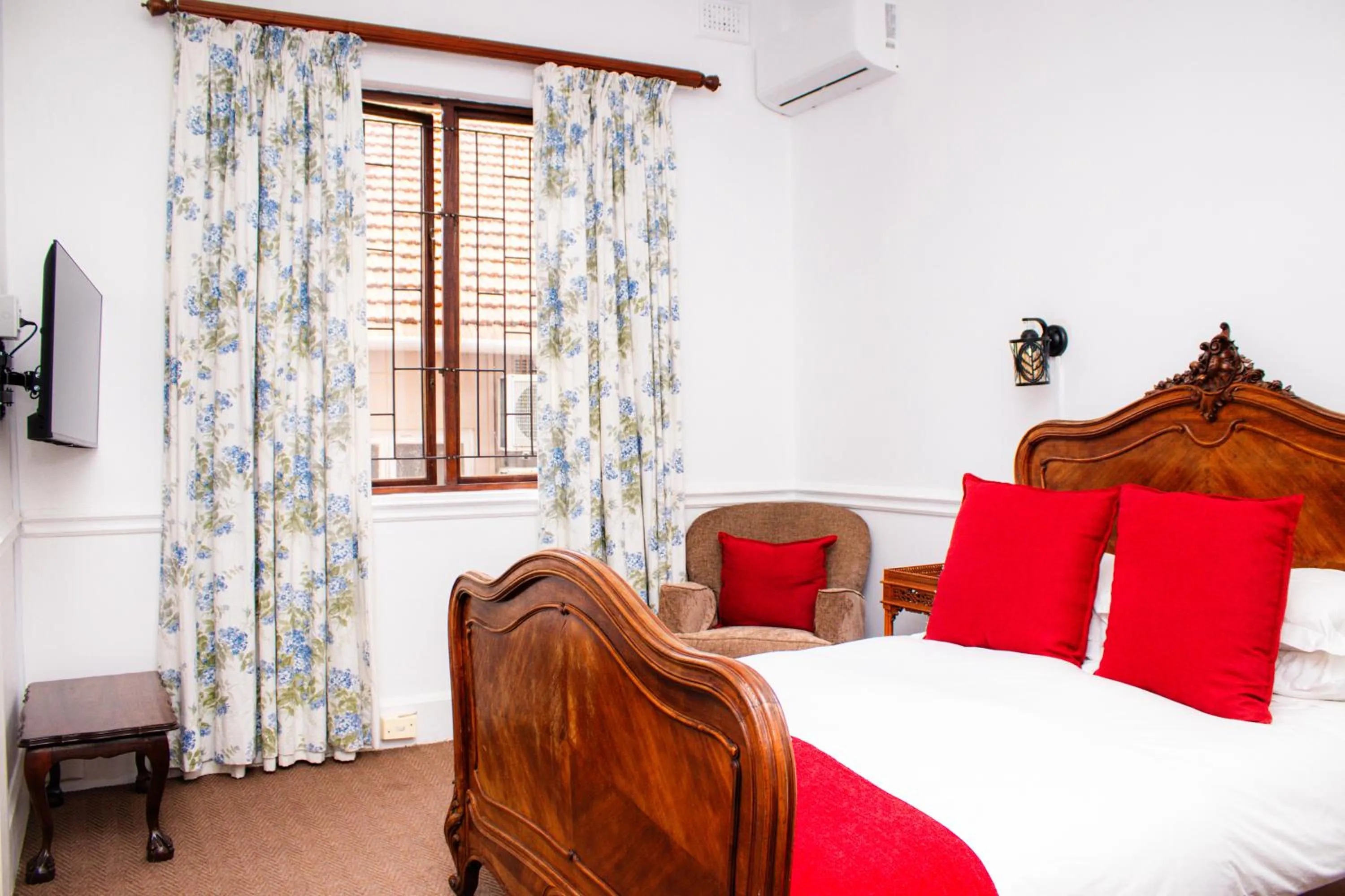 Bed in Roseland House