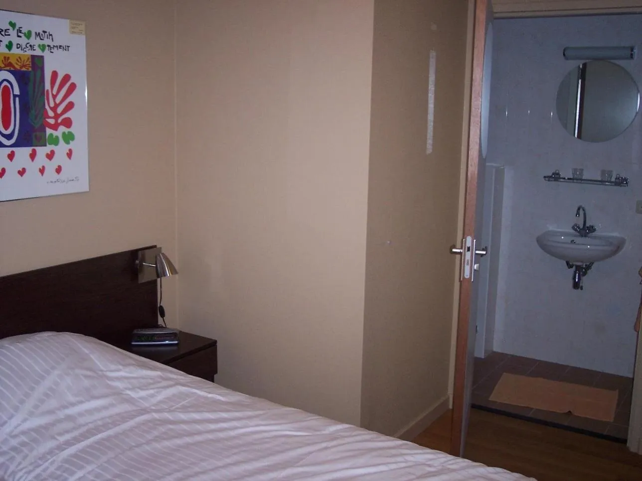 Toilet, Bed in Hotel Bertram