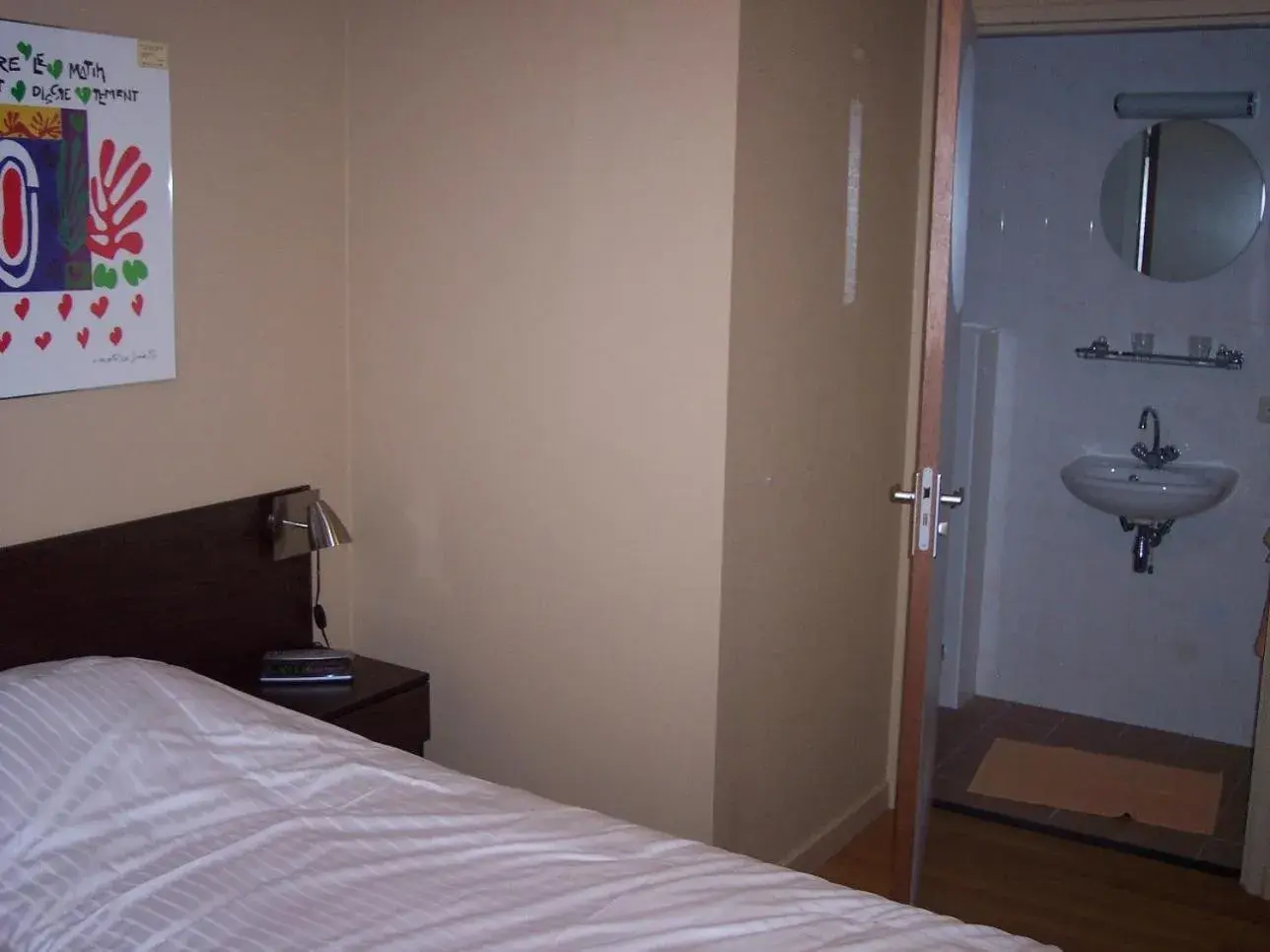 Twin Room with Private Bathroom - single occupancy in Hotel Bertram Twin Room with Private Bathroom - single occupancy in Hotel Bertram