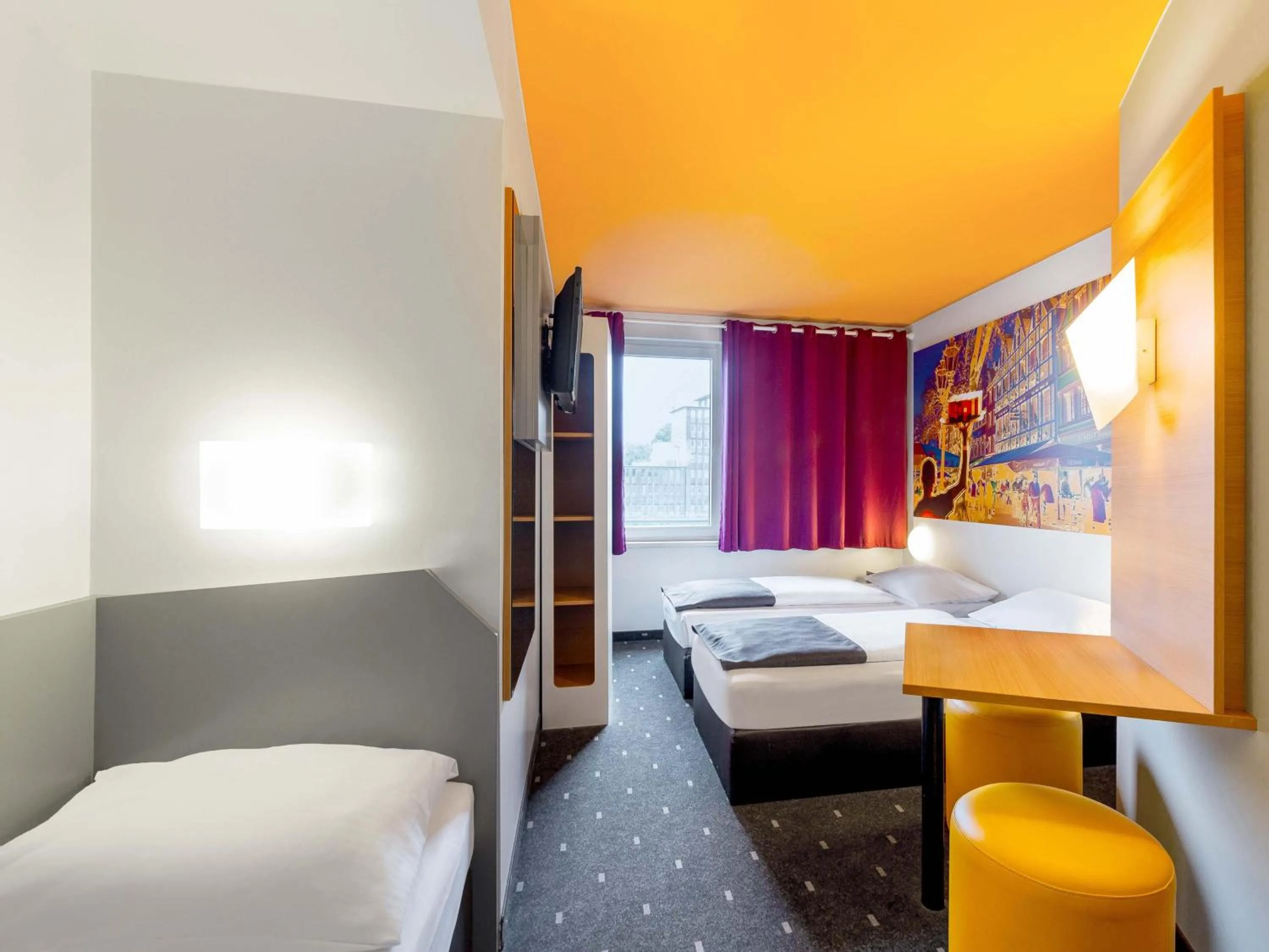 Photo of the whole room, Bed in B&B Hotel Düsseldorf-City