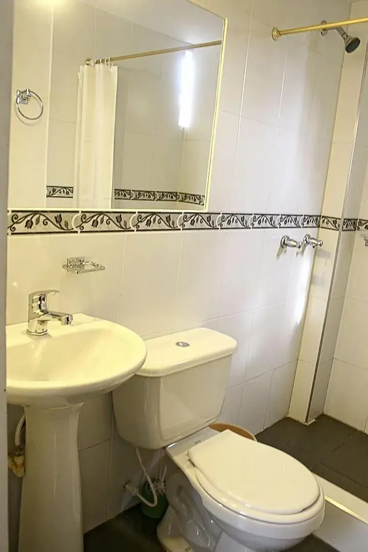 Single Room with Private Bathroom - single occupancy in Hotel Villa Karina Single Room with Private Bathroom - single occupancy in Hotel Villa Karina