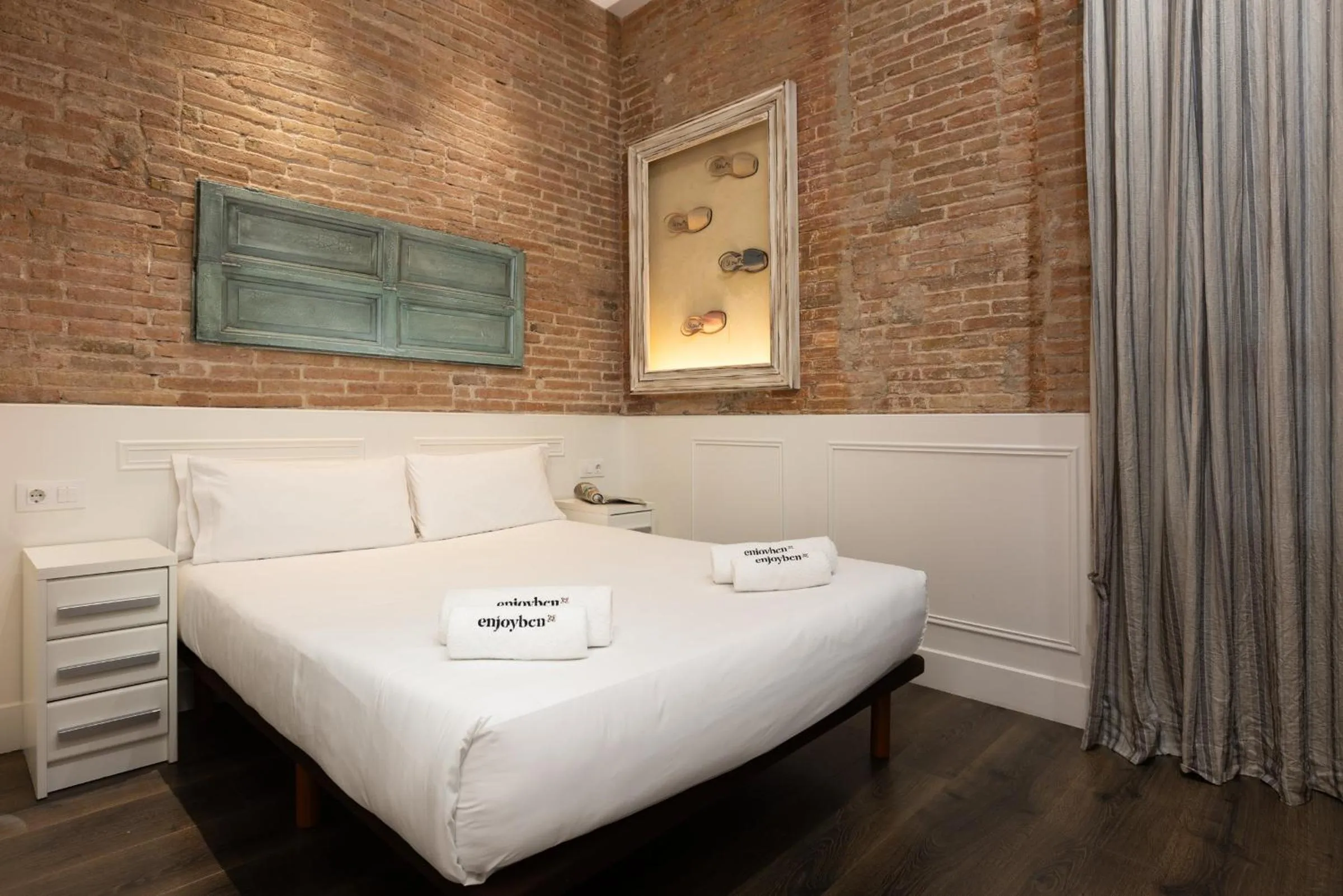 Bed in Enjoybcn Coliseum Apartments