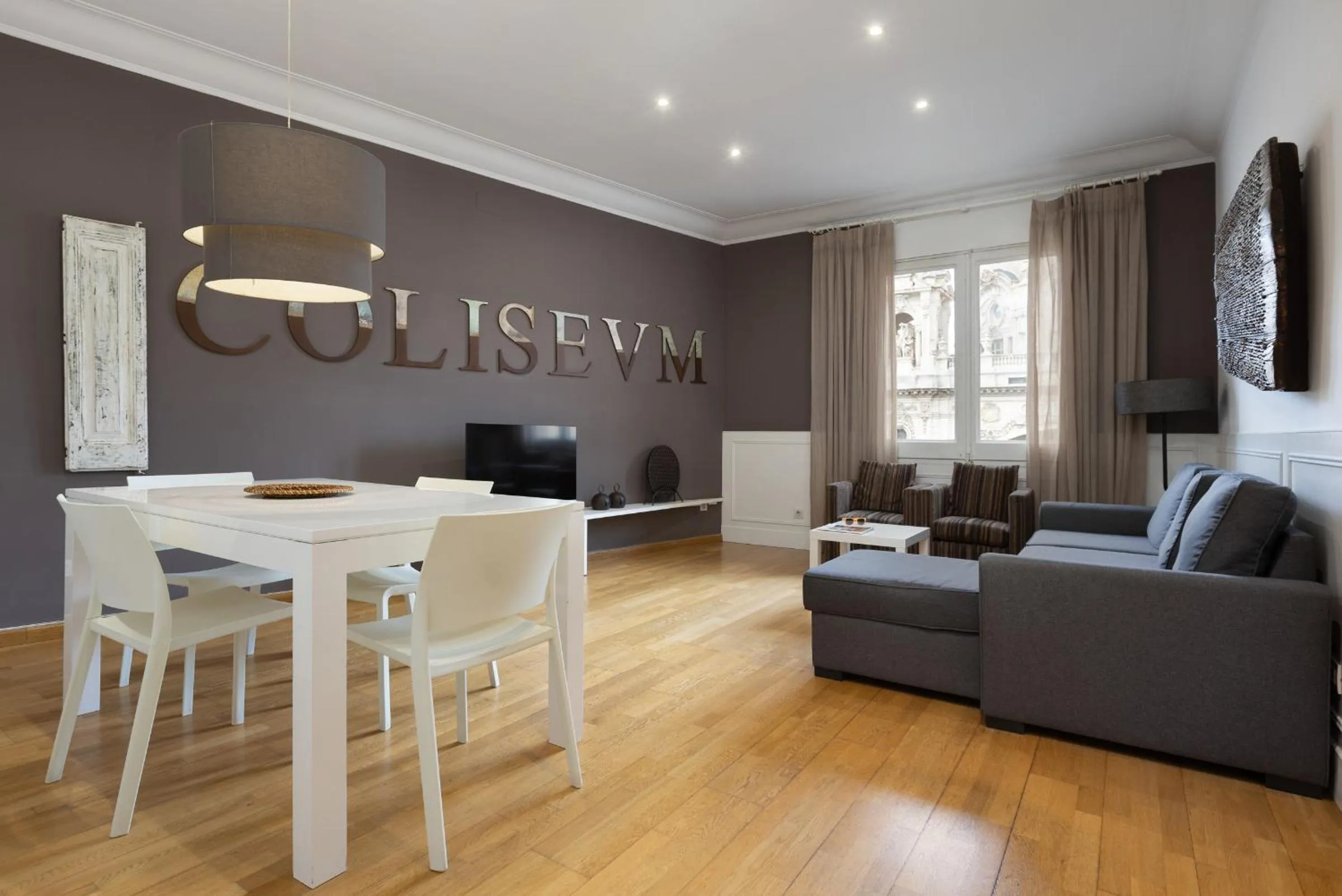 Living room in Enjoybcn Coliseum Apartments